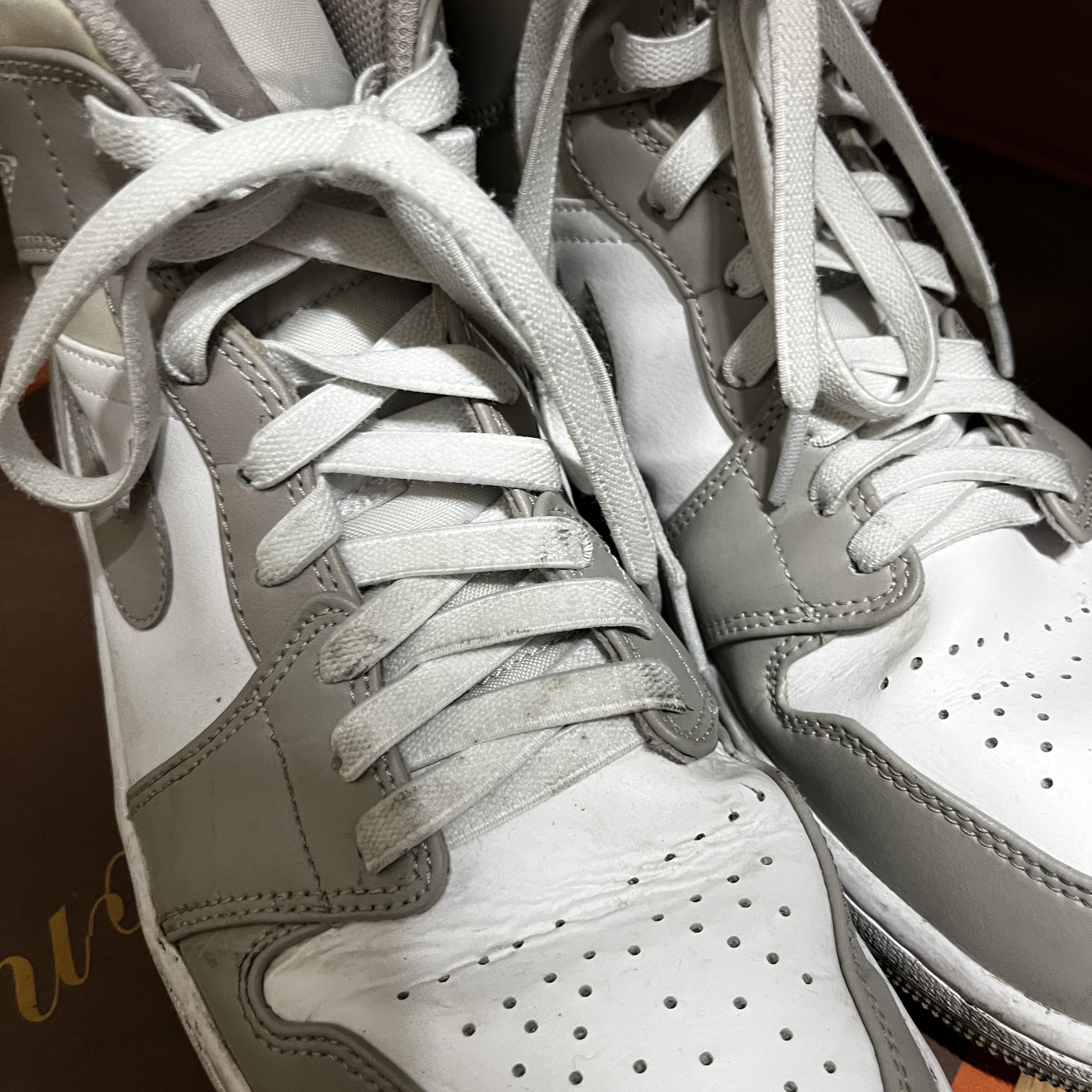 Jordan 1 Mid College Grey 착용 스타일