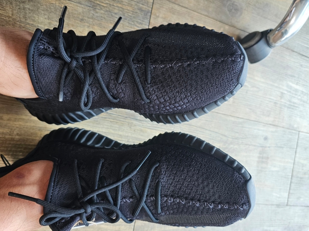 Adidas Yeezy Boost 350 V2 Onyx 착용 스타일