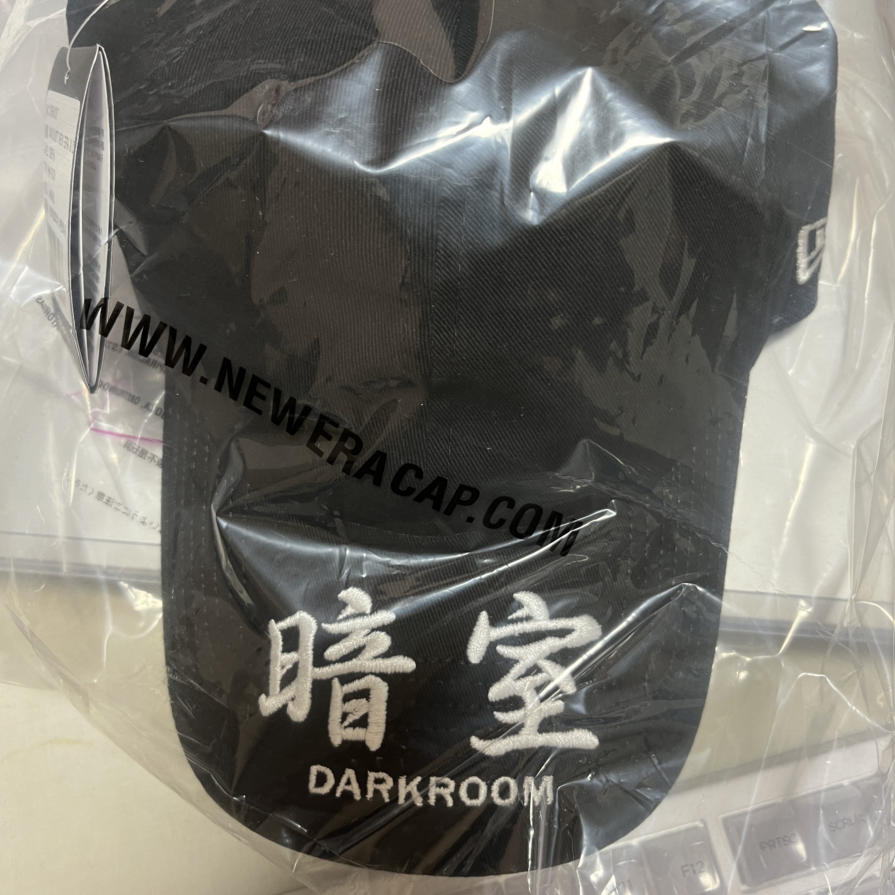 Darkr8m Studio x New Era Unstructured Ball Cap Black 착용 스타일