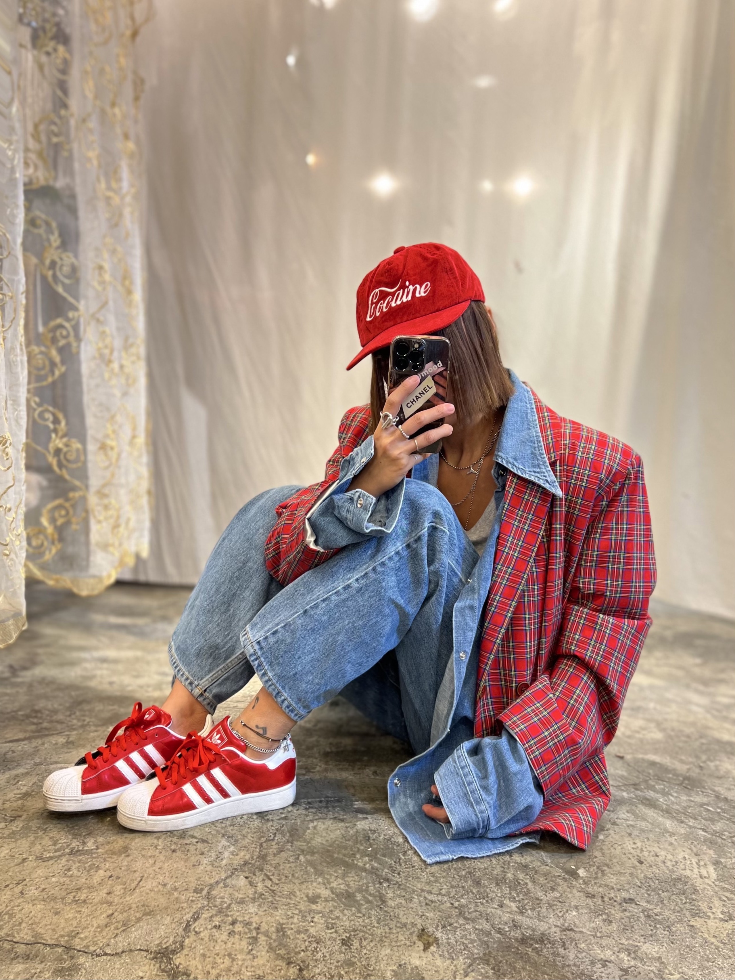 Adidas Superstar Red White 착용 스타일 - 1