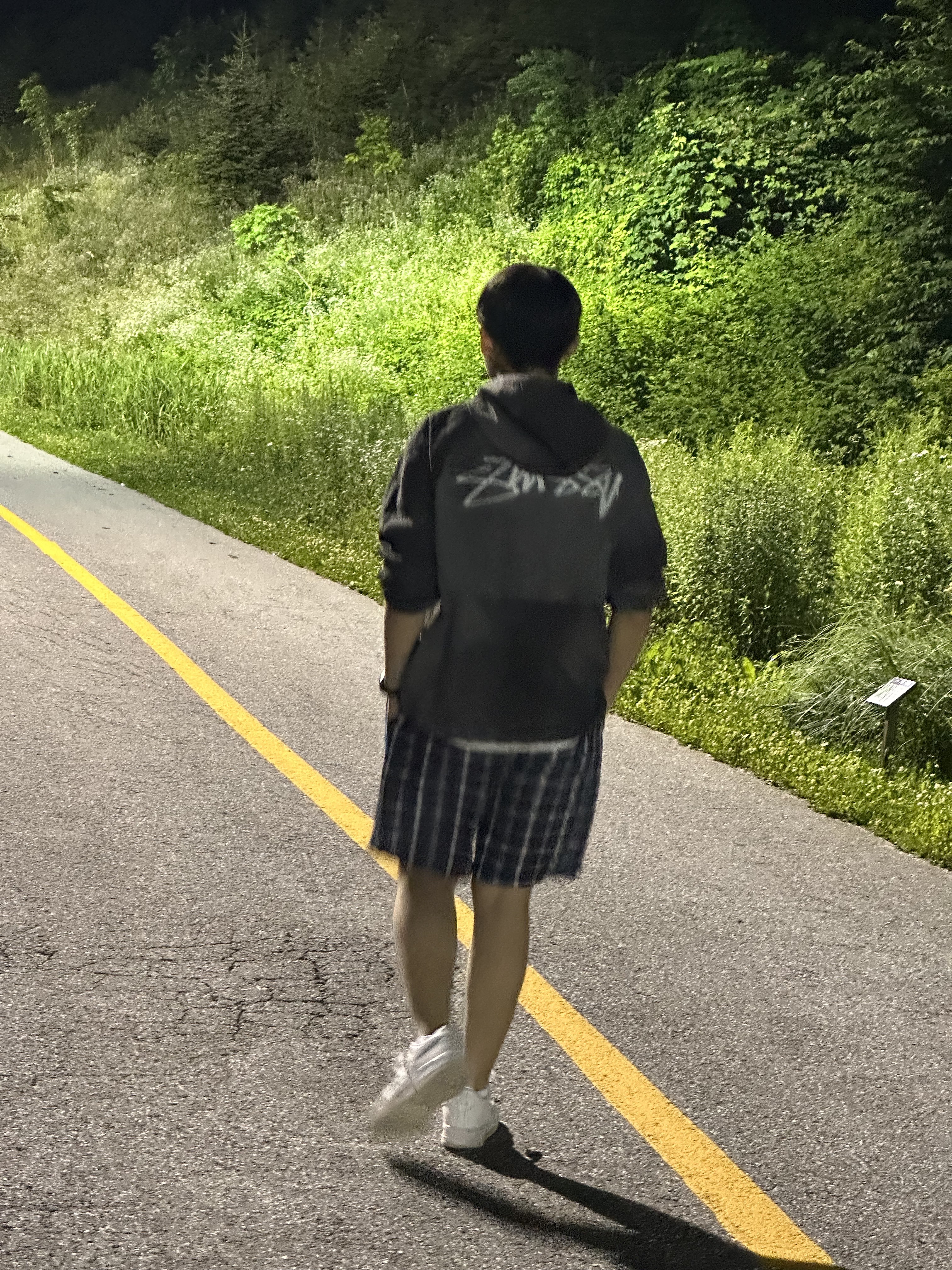 Stussy Wave Dye Beach Shell Jacket Black 착용 스타일 - 1