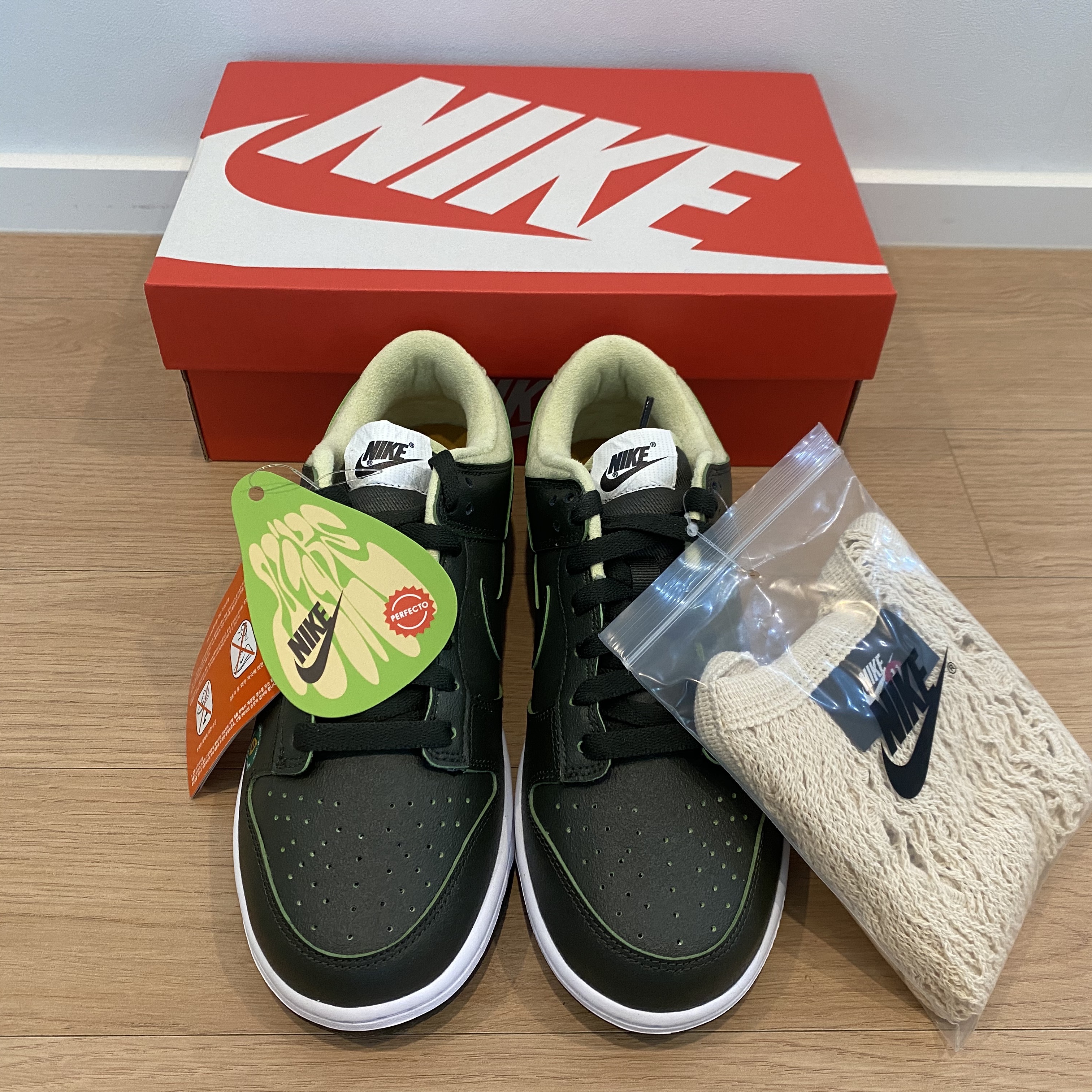 (W) Nike Dunk Low LX Avocado 착용 스타일 - 1