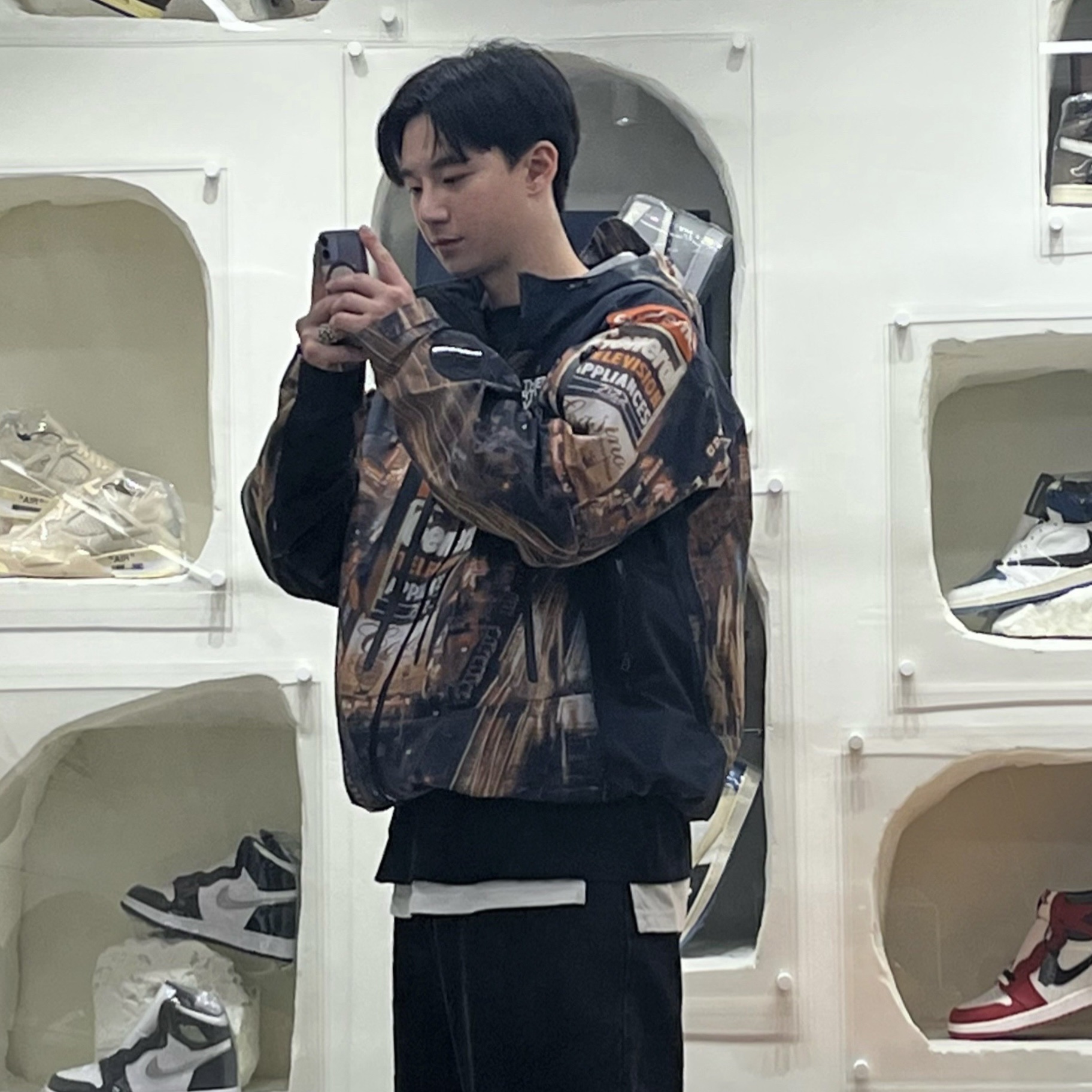 Supreme x The North Face Taped Seam Shell Jacket Times Square - 22FW 착용 스타일 - 1