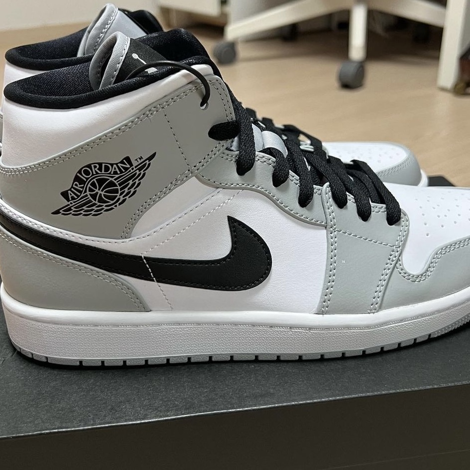 Jordan 1 Mid Light Smoke Grey 착용 스타일 - 1