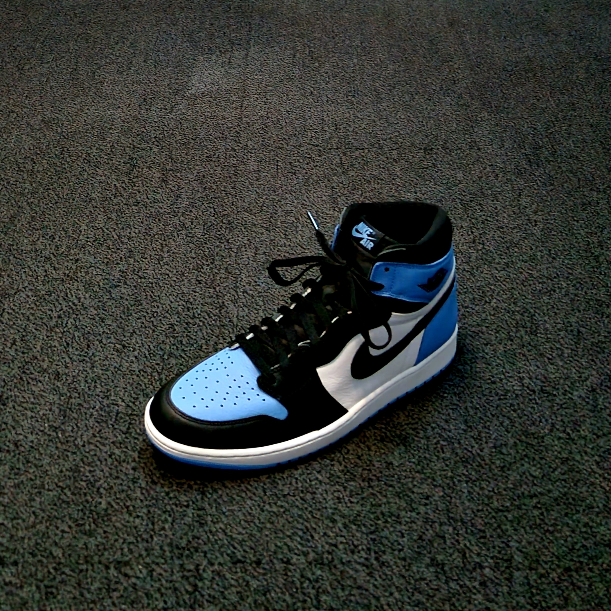 Jordan 1 Retro High OG University Blue 착용 스타일