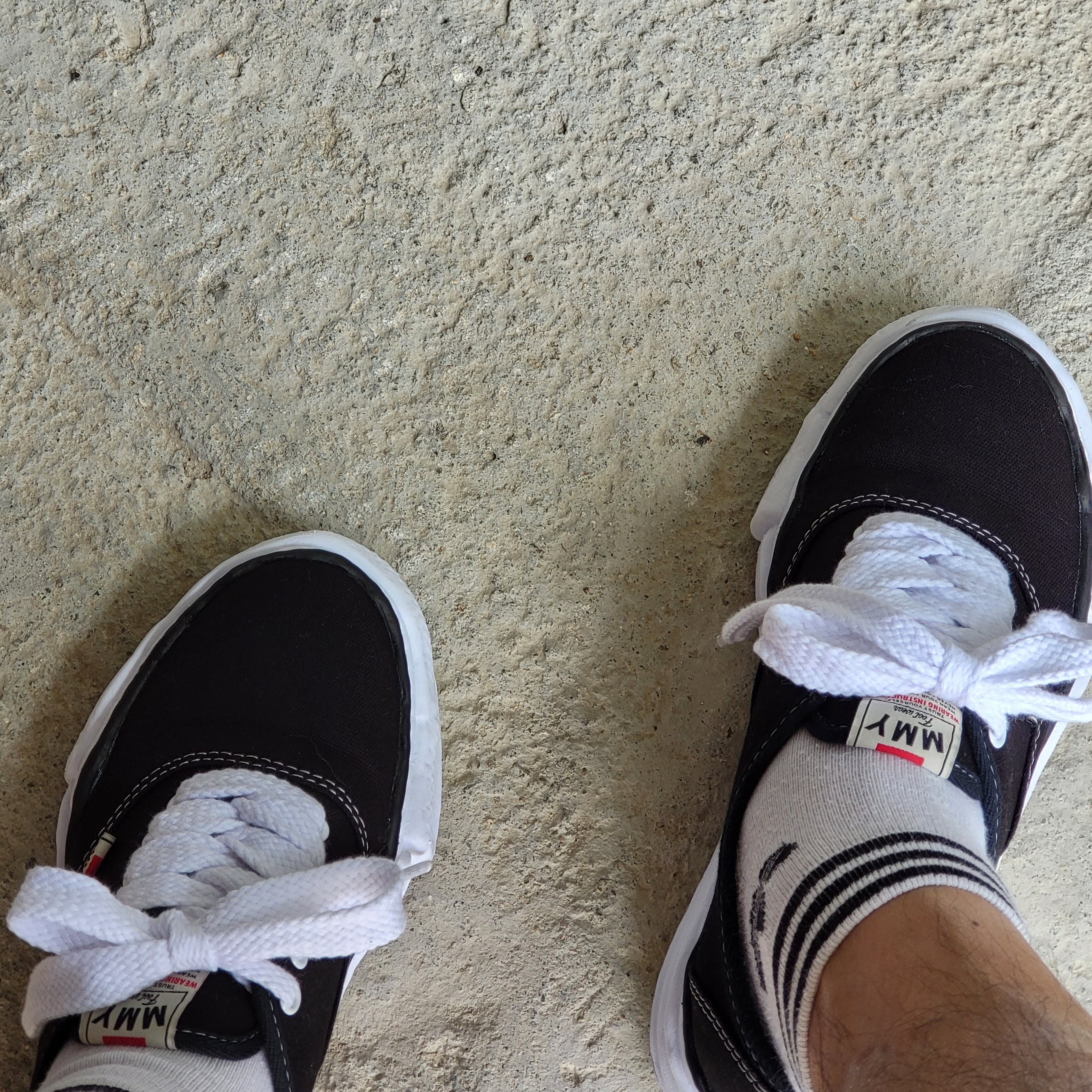 Maison Mihara Yasuhiro Baker OG Sole Canvas Low Cut Sneakers Black 착용 스타일