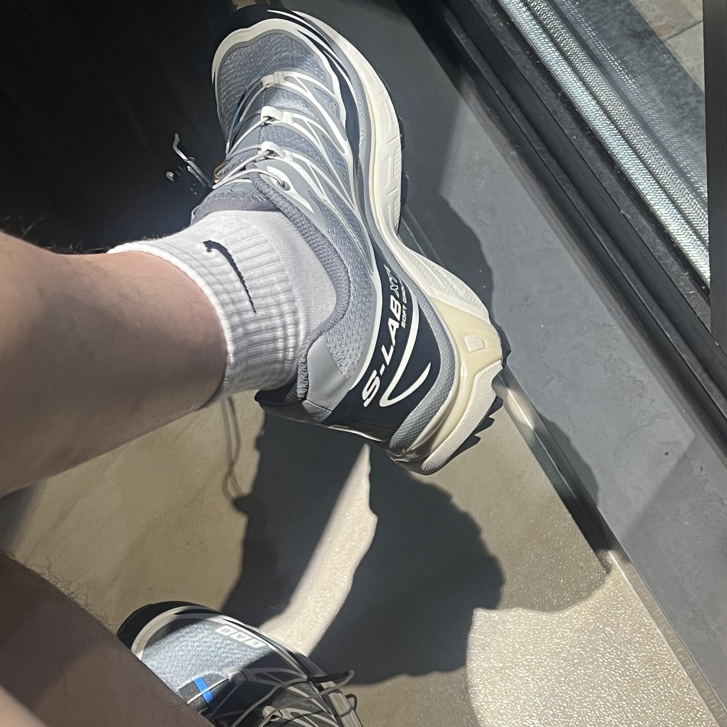 Salomon XT-6 Recut Phantom Vanilla Ice 착용 스타일