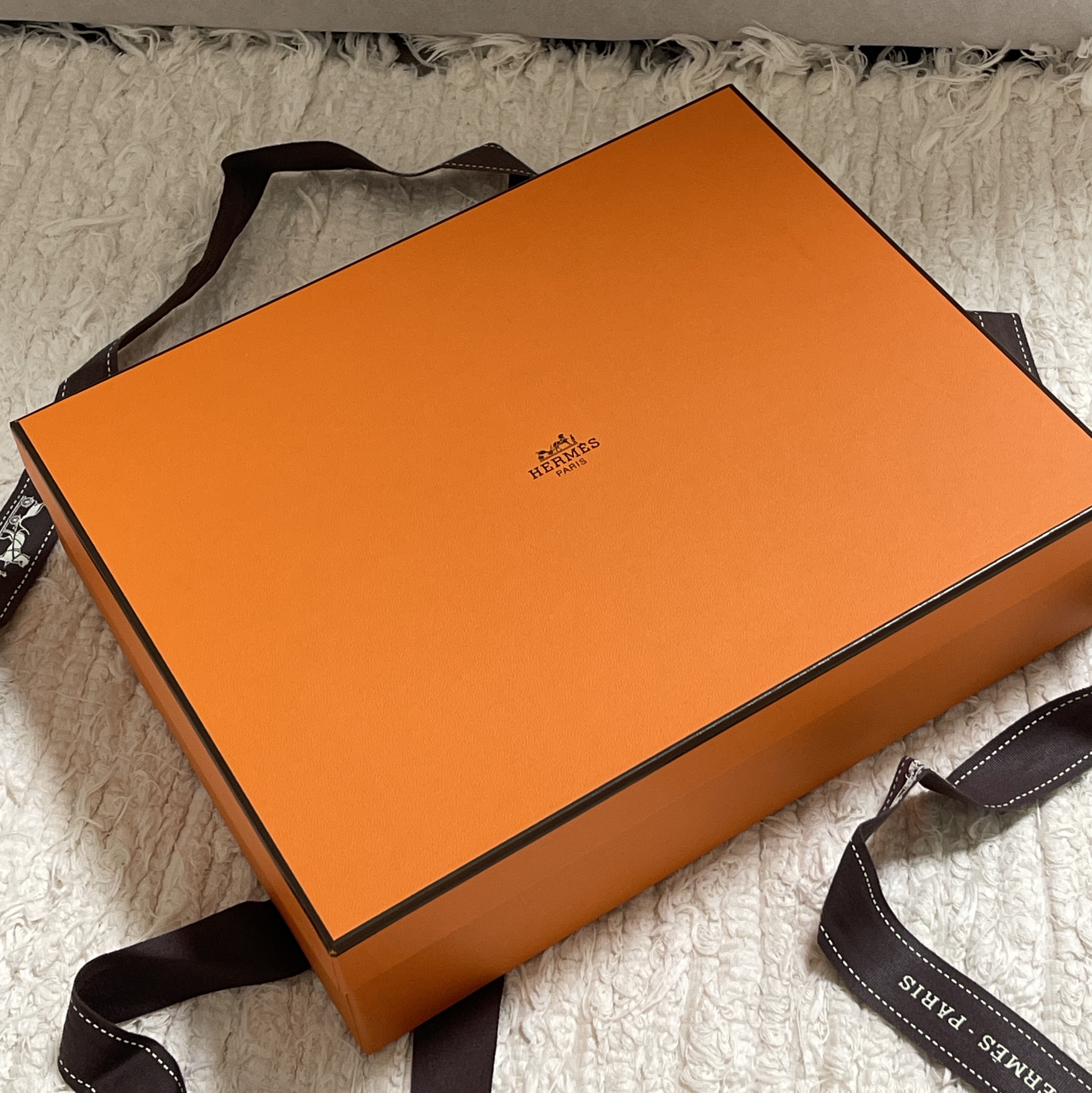 (W) Hermes Oran Sandal Calfskin & Gold Piqures Ecrues 착용 스타일