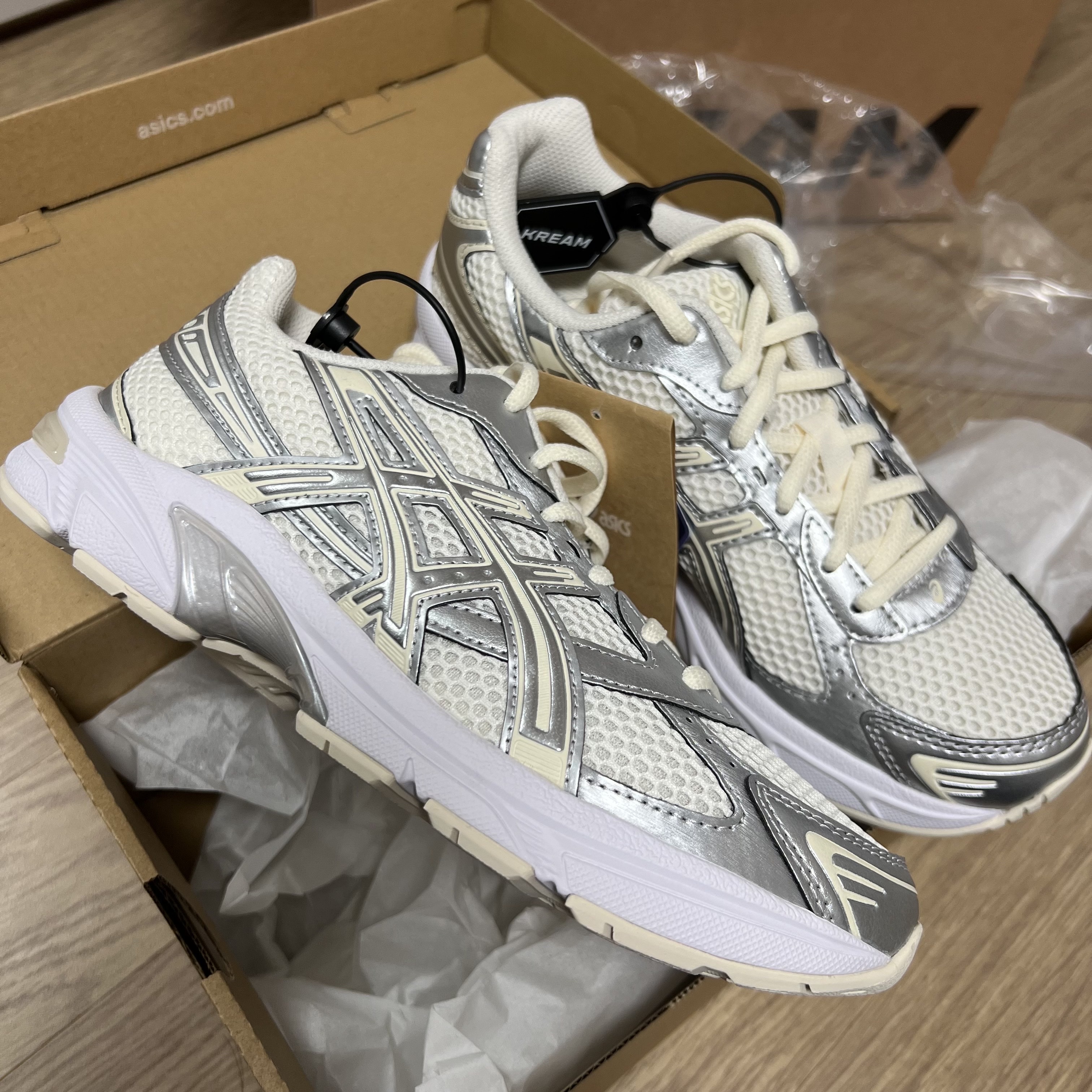 (W) Asics Gel-1130 Cream Pure Silver 착용 스타일