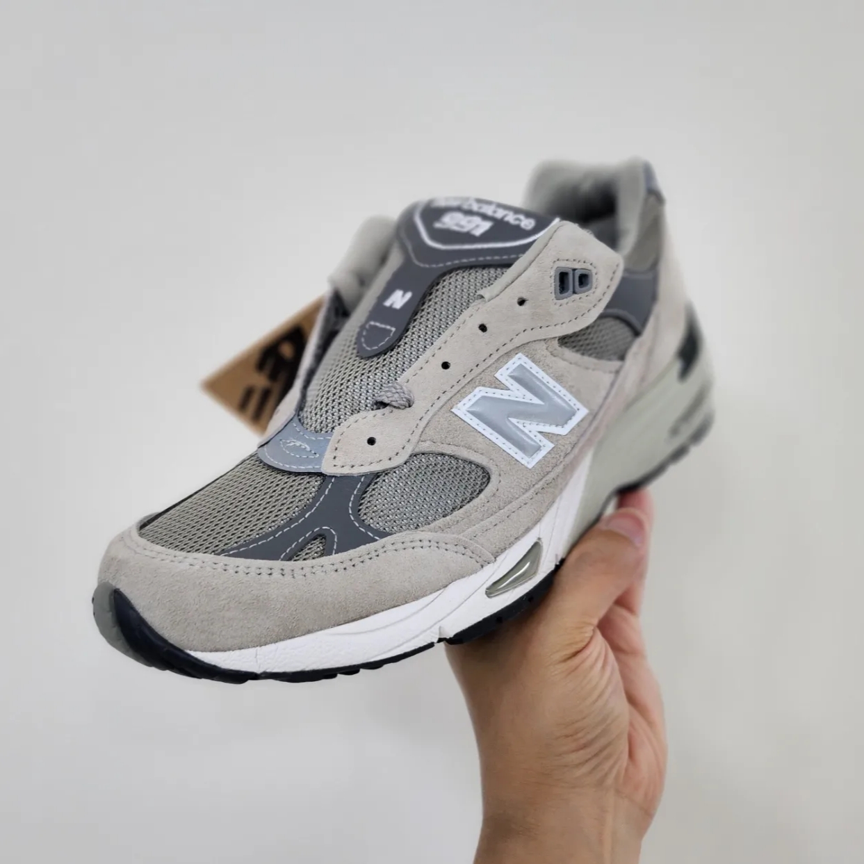 New Balance 991 Made in UK Grey 착용 스타일 - 1
