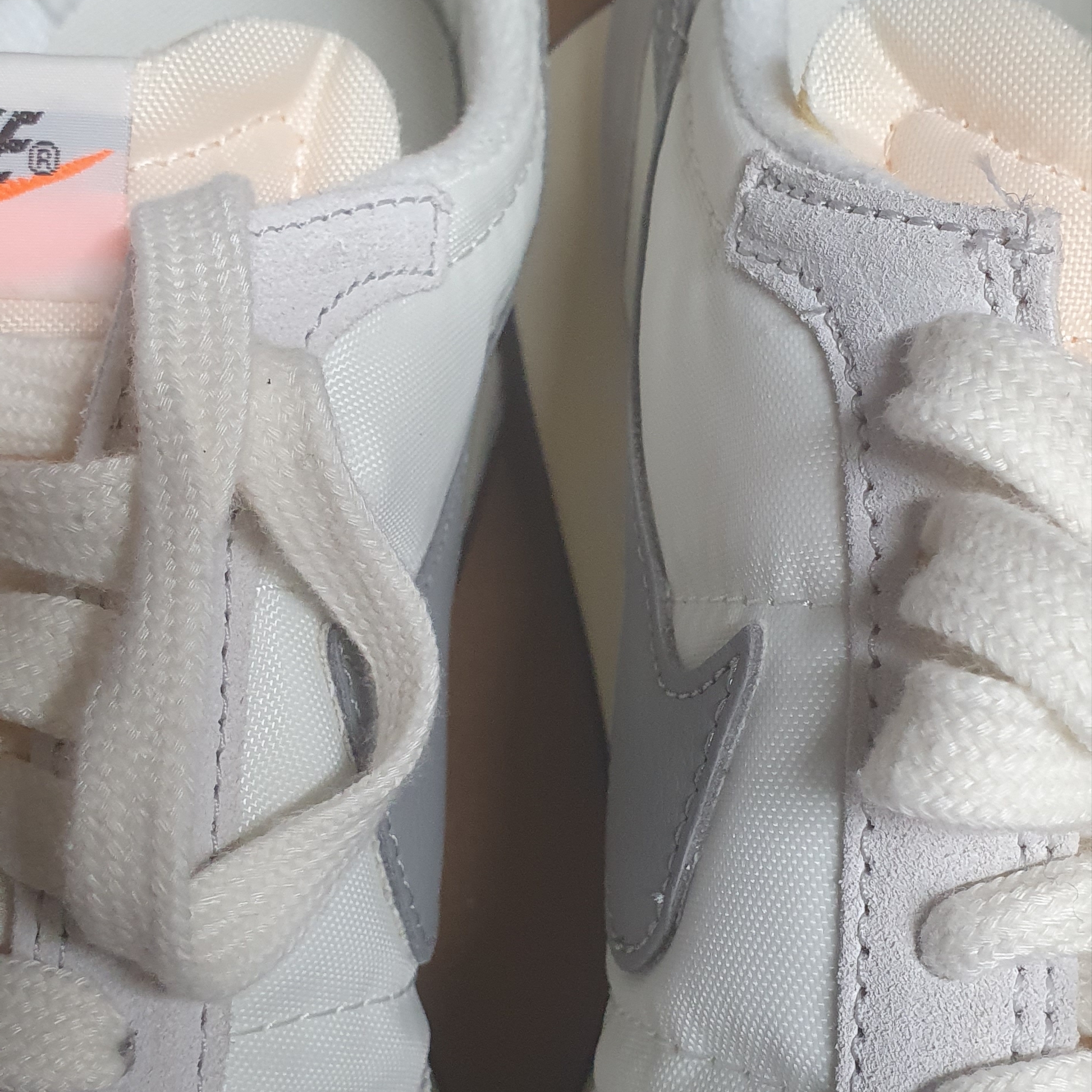 Nike Waffle Trainer 2 SE Sail Medium Grey 착용 스타일