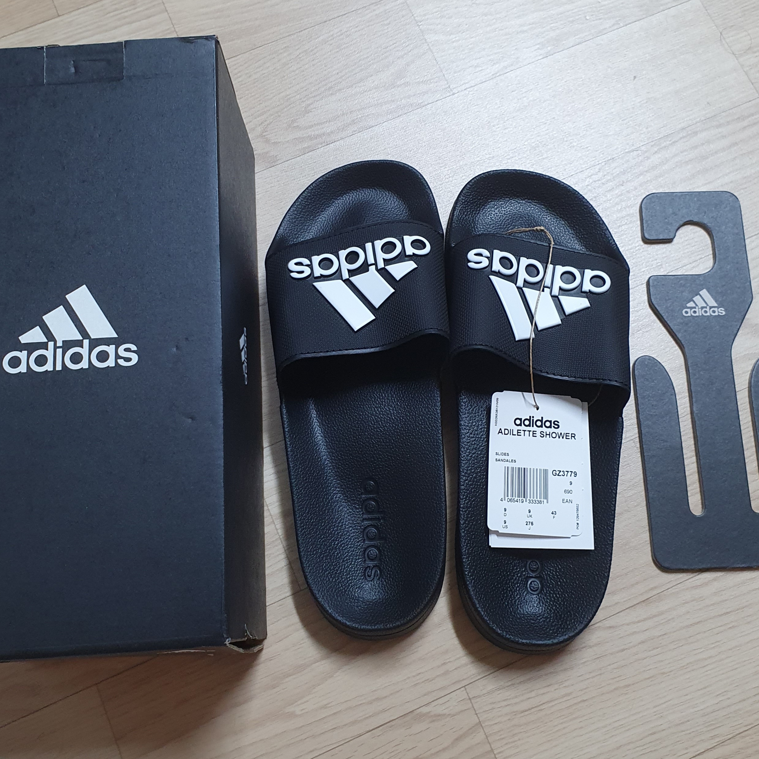 Adidas Adilette Shower Slides Core Black 착용 스타일