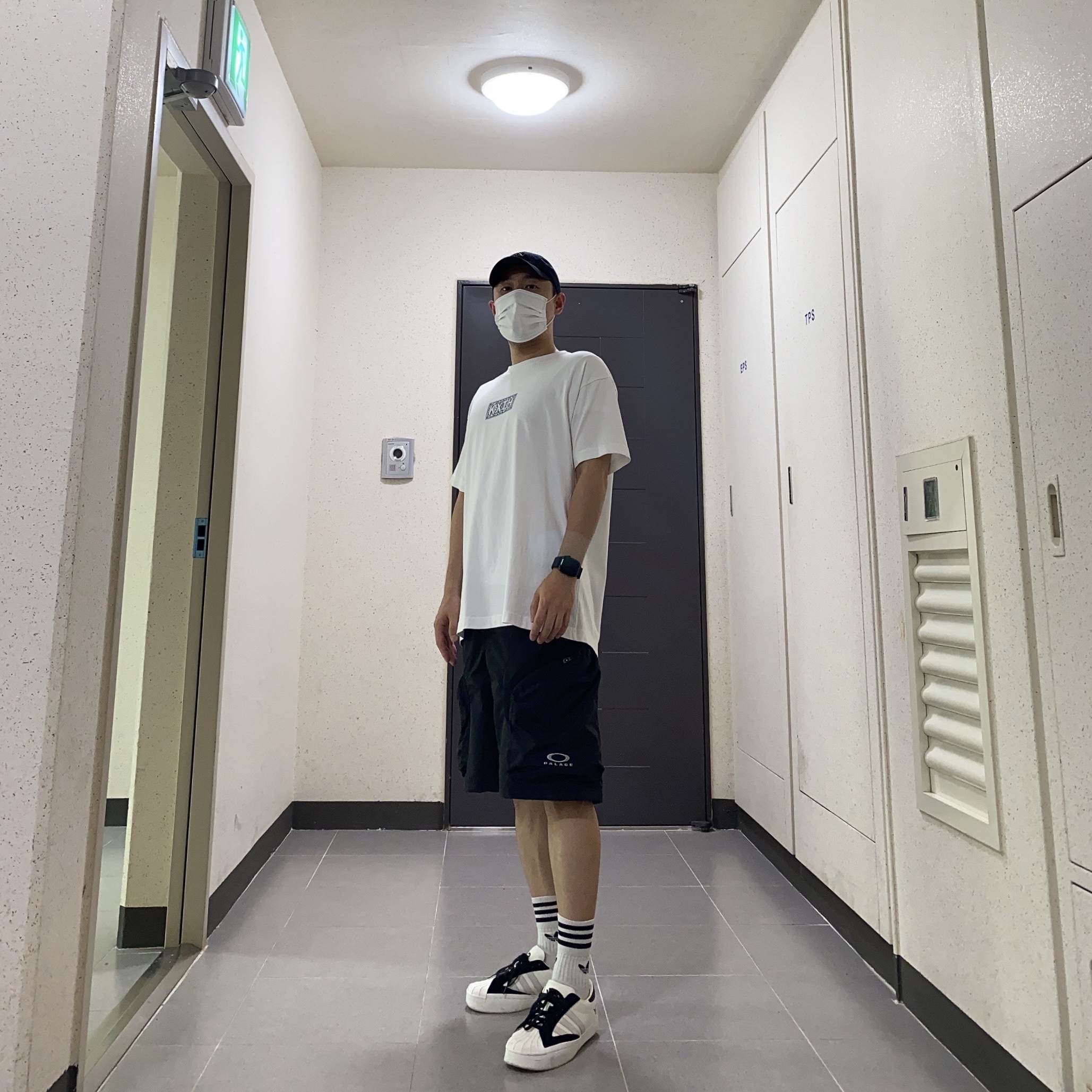 Y-3 Yohji Star White, Palace x Oakley Nitrofuel Short Black - 23SS 착용 스타일
