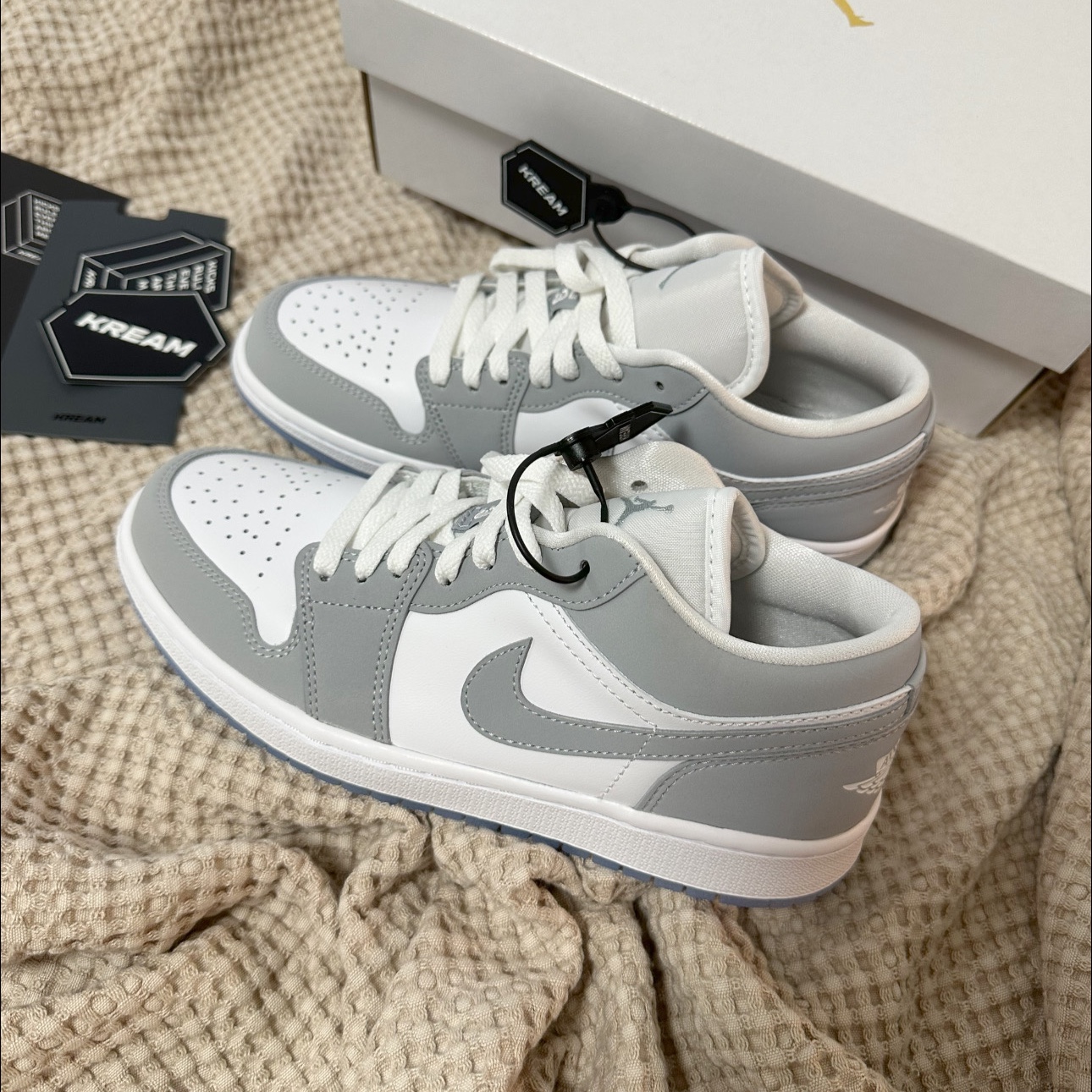 (W) Jordan 1 Low White Wolf Grey 착용 스타일 - 4