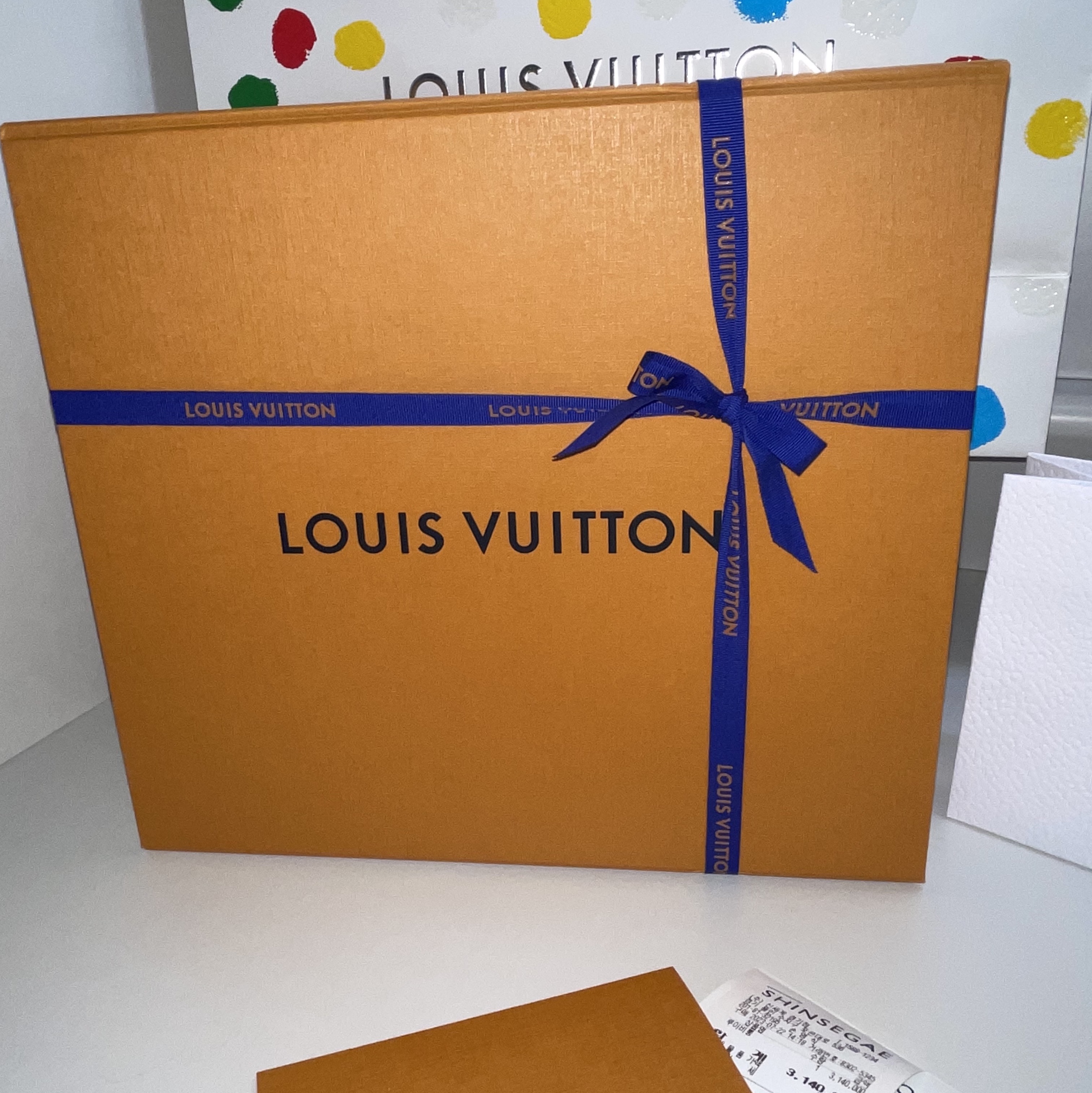 Louis Vuitton Loop Monogram, Apple 2022 MacBook Pro 13 M2 256GB SSD / 8GB RAM Space Gray (Korean Ver.) 착용 스타일 - 2