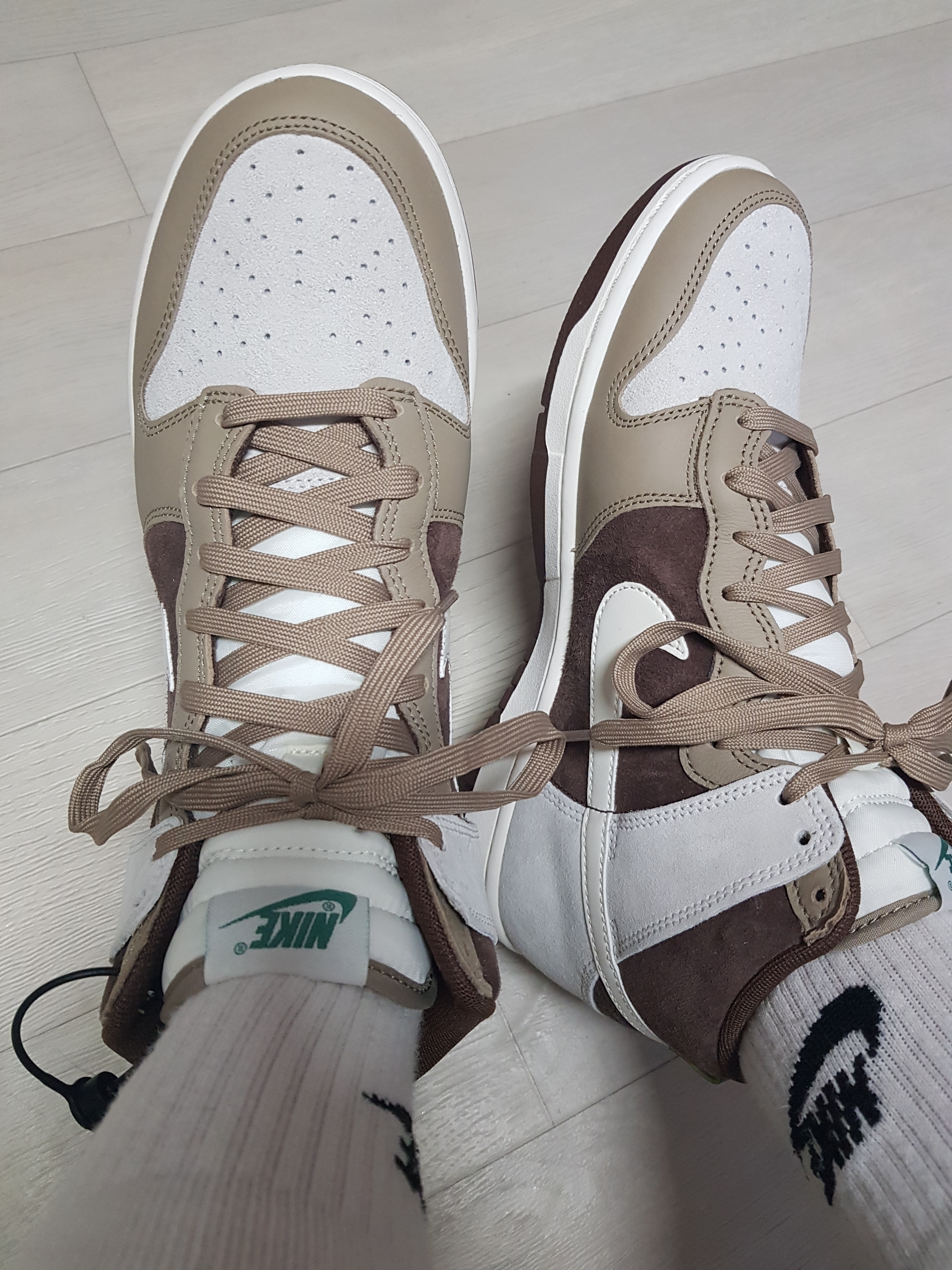 Nike Dunk High Retro PRM Light Chocolate 착용 스타일
