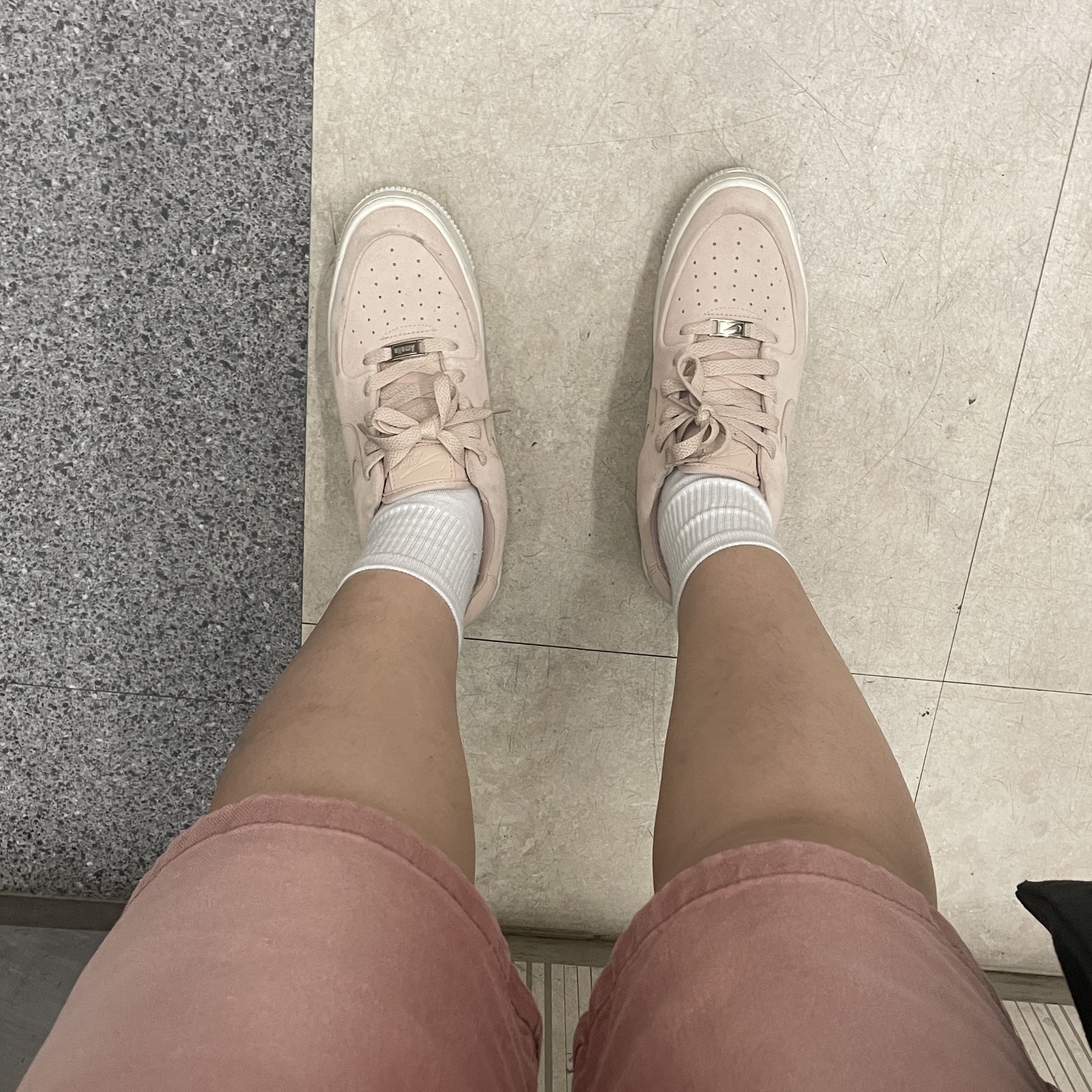 (W) Nike Air Force 1 Sage Low Particle Beige 착용 스타일