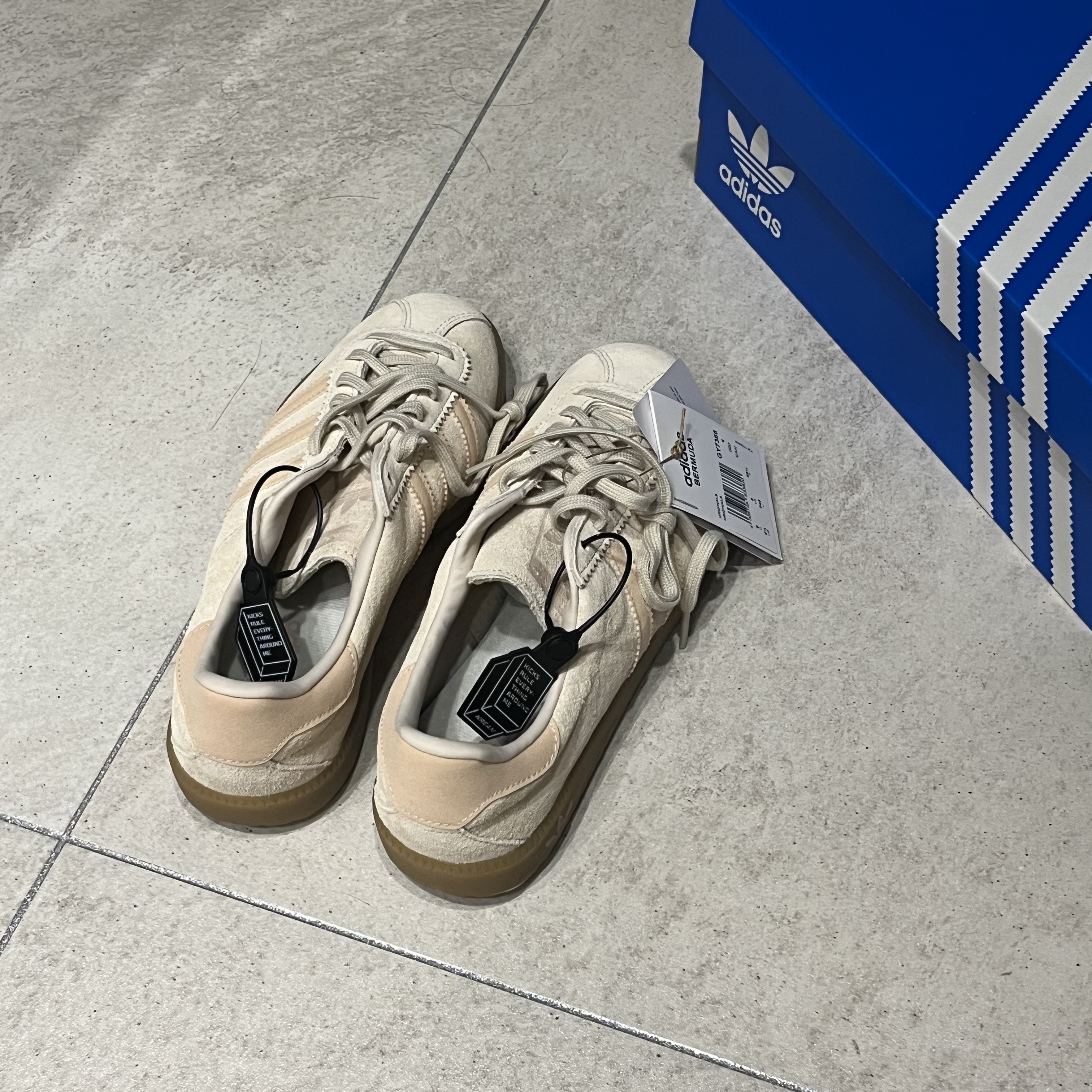 Adidas Bermuda Wonder White 착용 스타일
