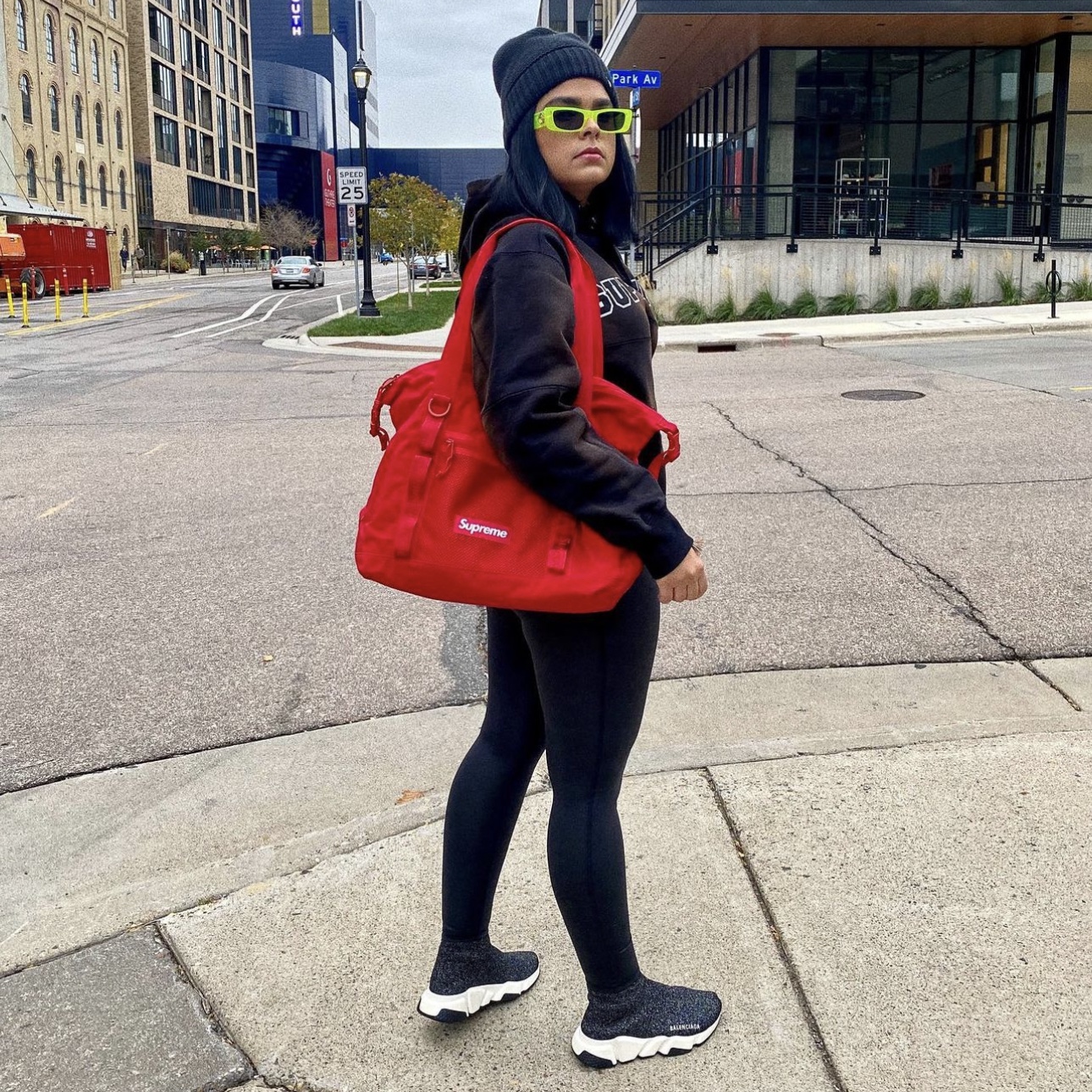 Supreme Zip Tote Dark Red - 20FW 착용 스타일 - 2