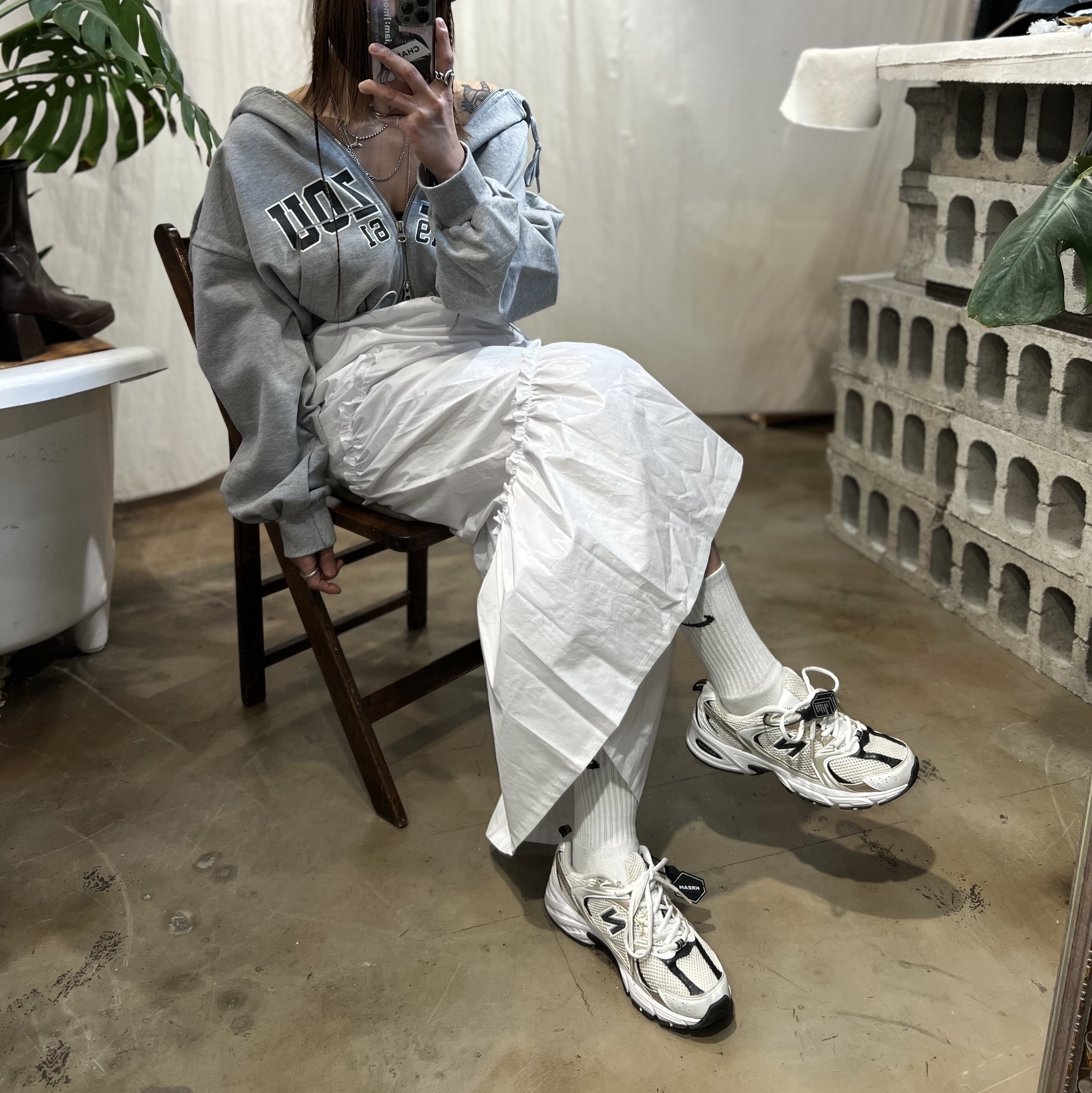New Balance 530 Off White Gold 착용 스타일 - 2