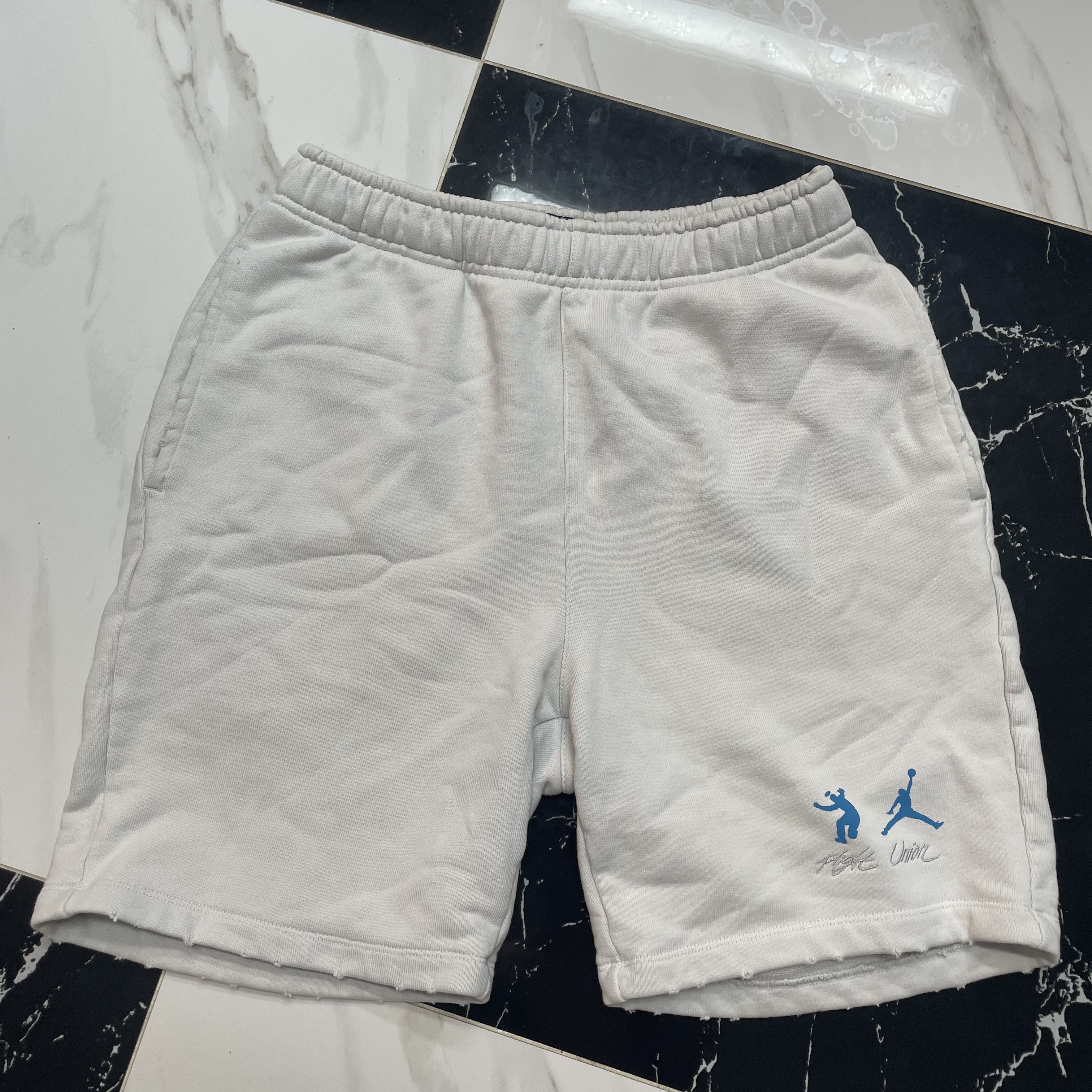 Jordan x Union Fleece Shorts Photon Dust - Asia 착용 스타일 - 1