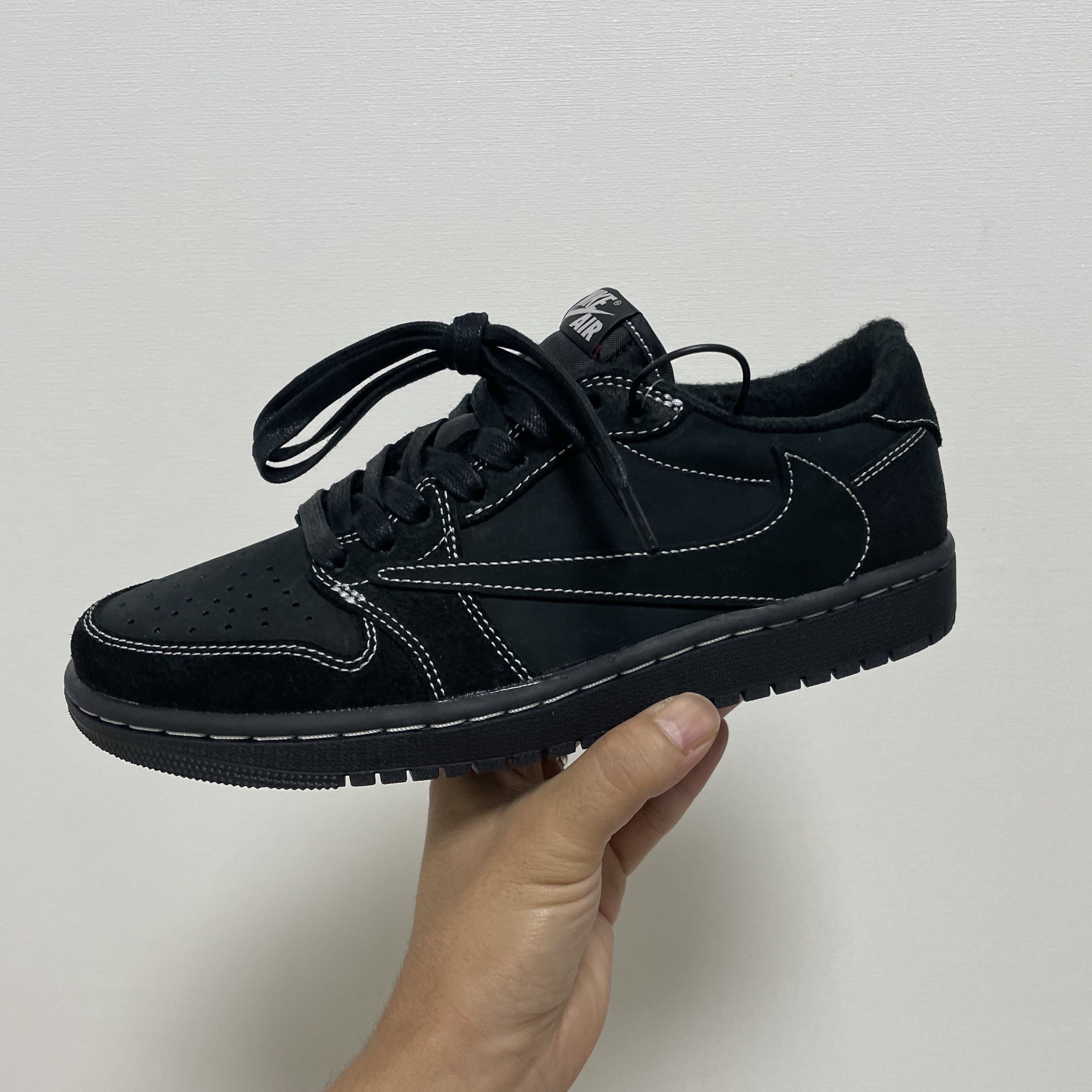 Jordan 1 x Travis Scott Retro Low OG SP Black Phantom 착용 스타일