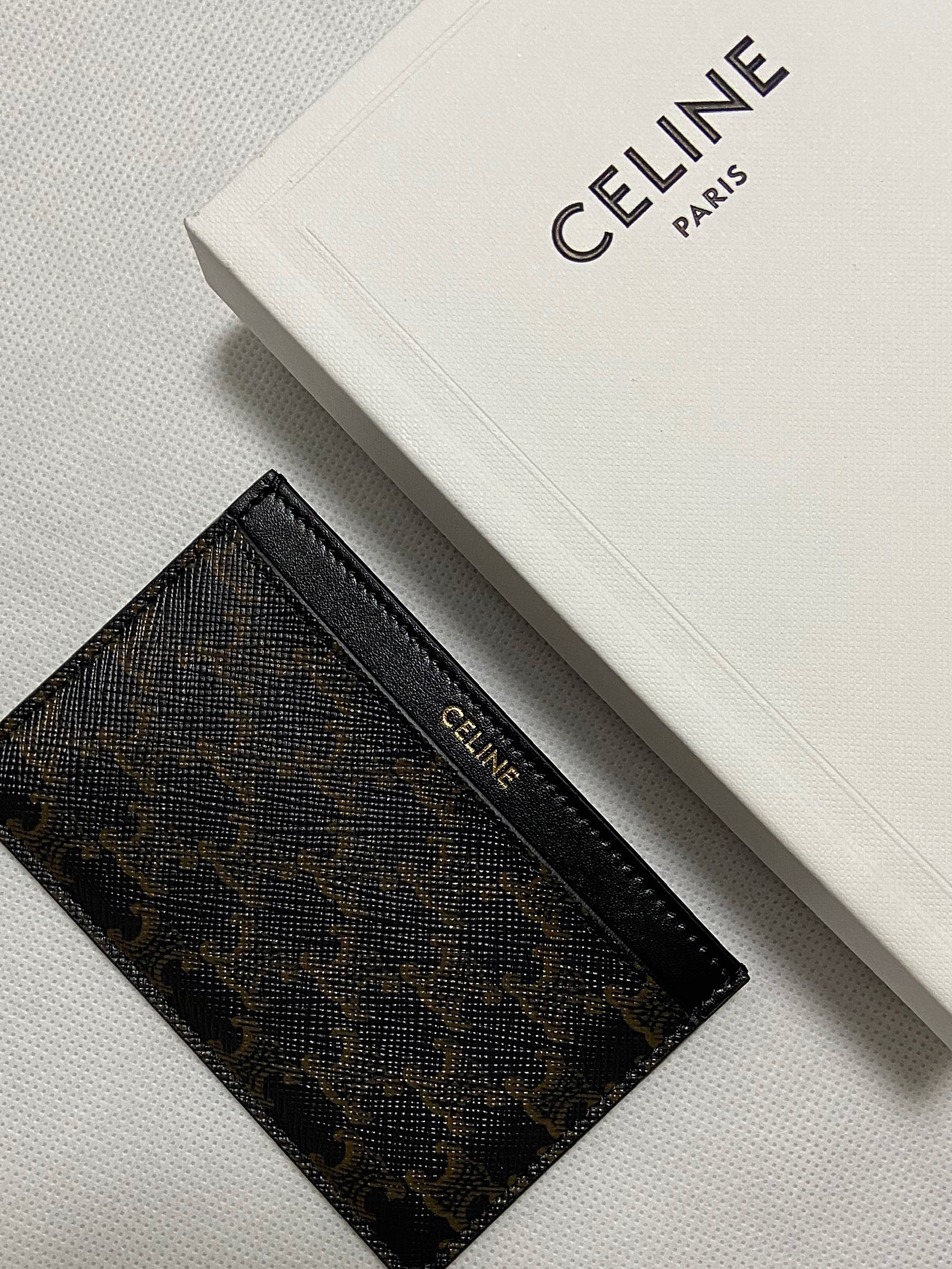 Celine Card Holder in Triomphe Canvas and Calfskin Black 착용 스타일