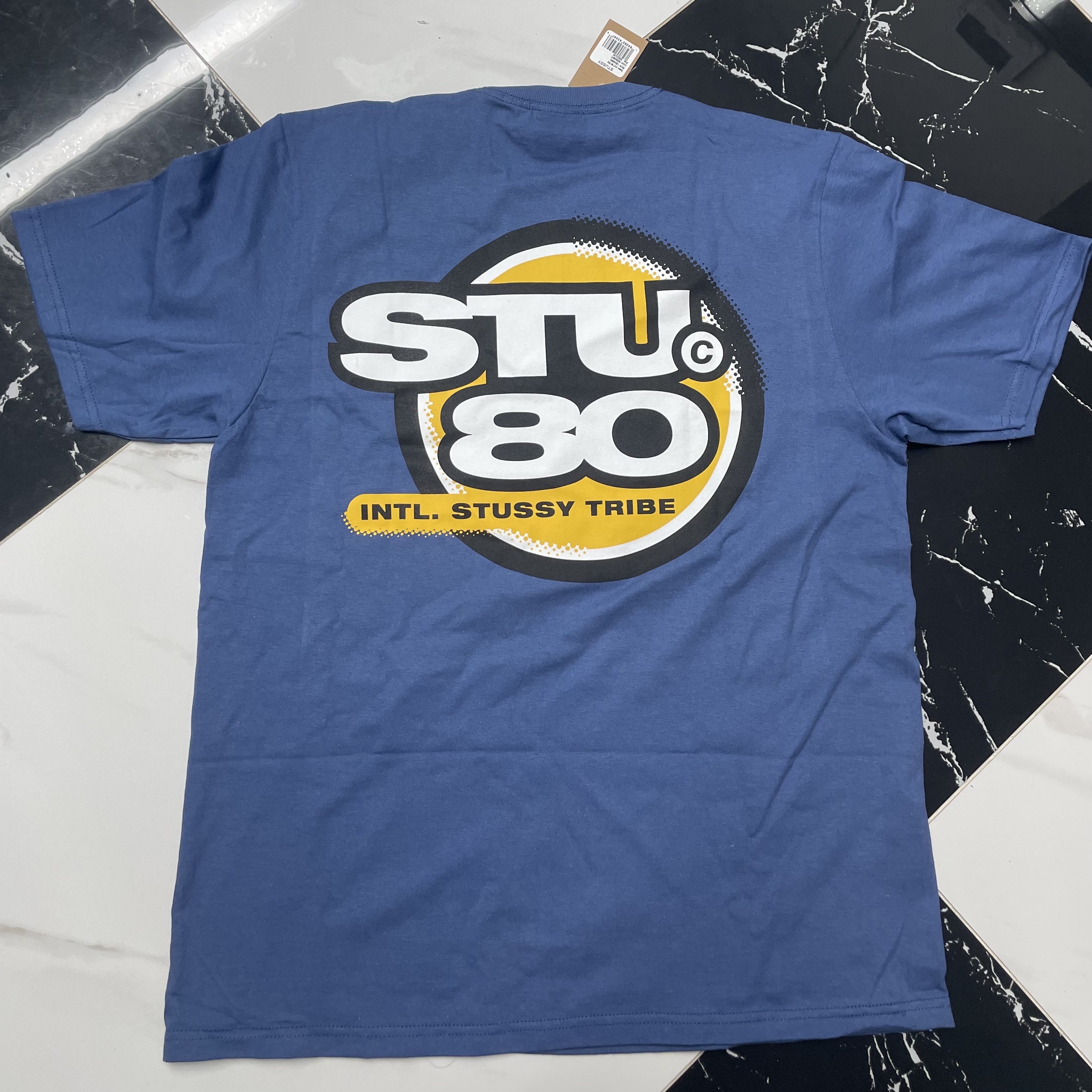 Stussy Hot 80 T-Shirt Midnight 착용 스타일 - 2