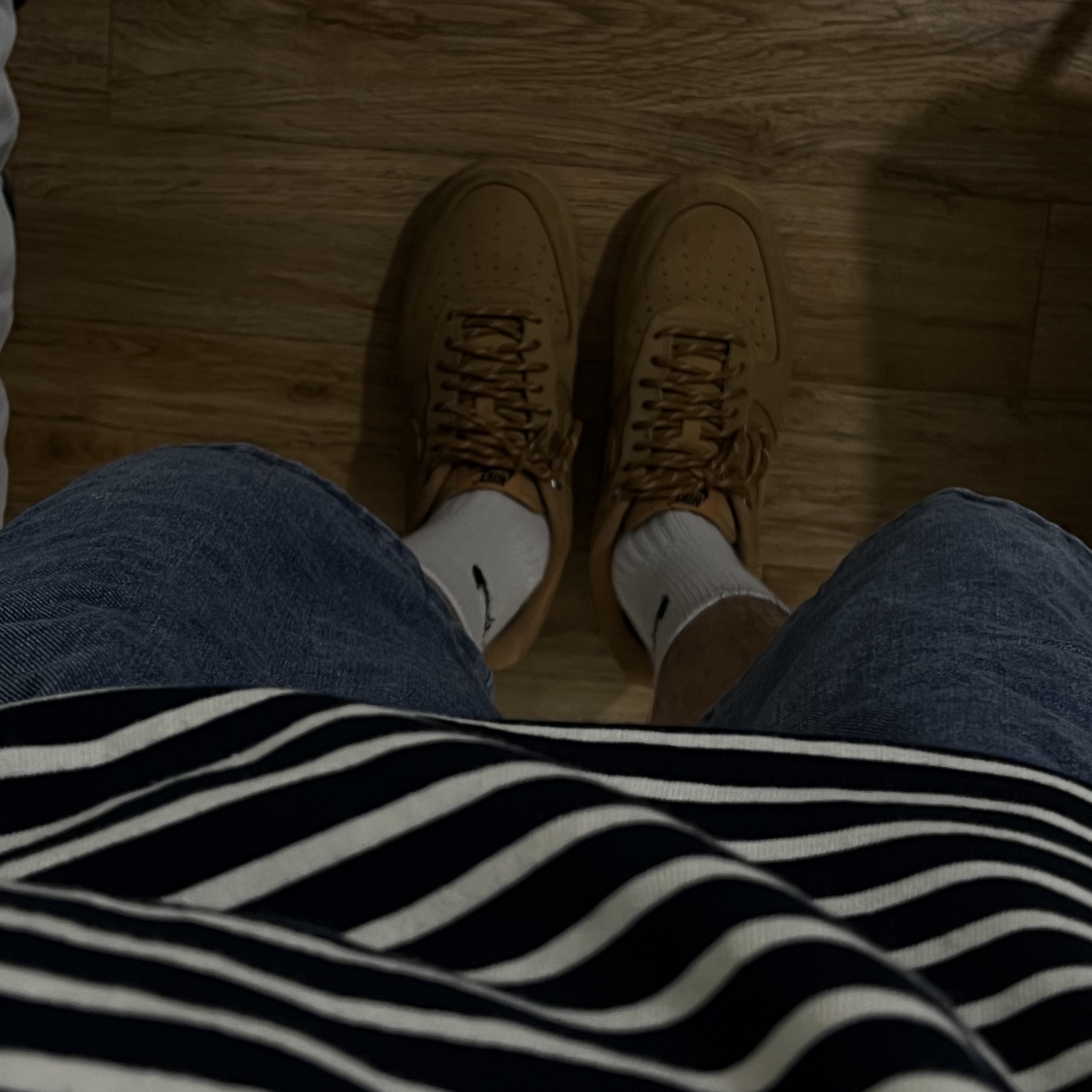 Nike Air Force 1 '07 WB Flax 착용 스타일