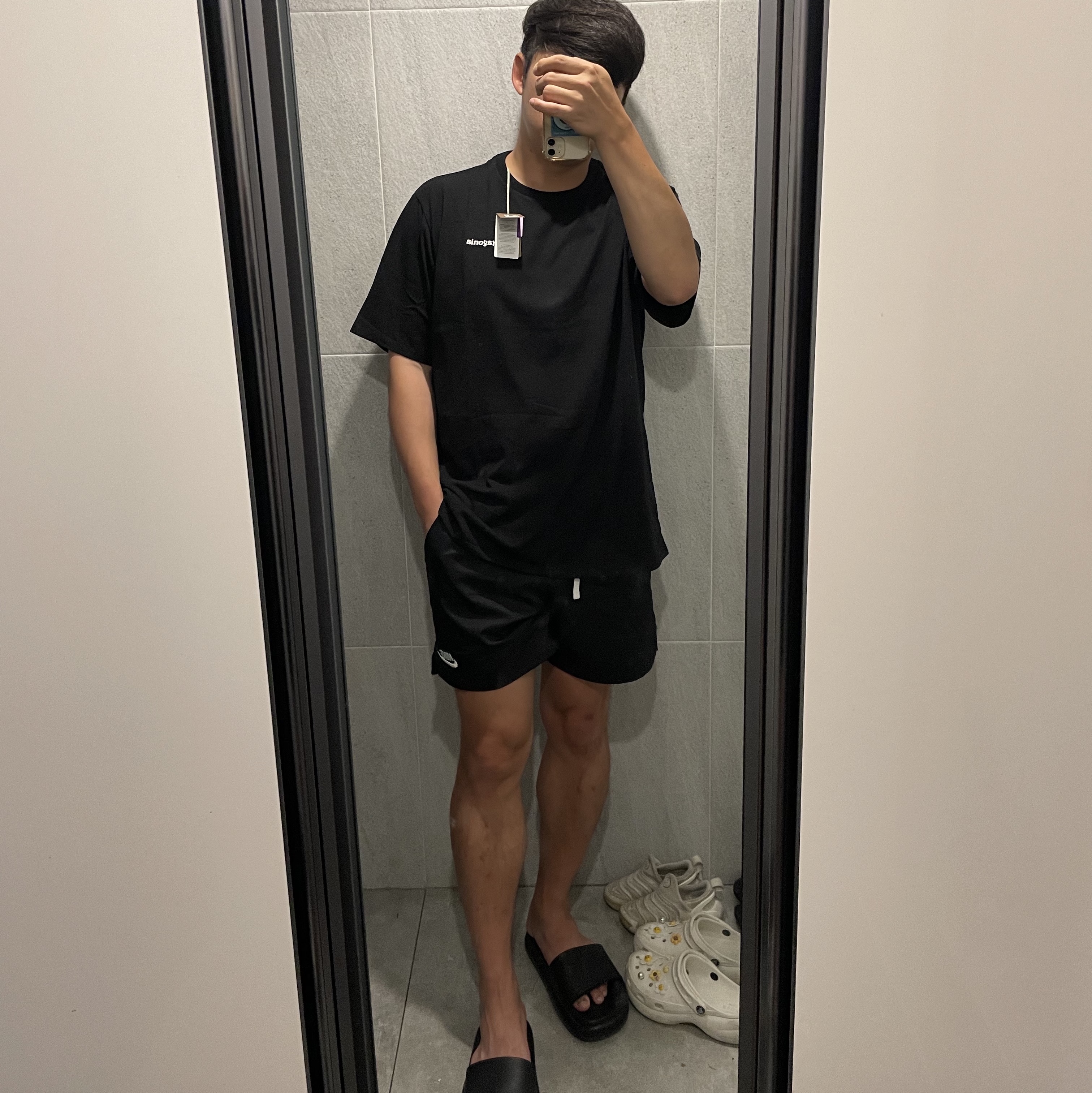 Patagonia P-6 Mission Organic T-Shirt Ink Black, Nike NSW Woven Lined Flow Shorts Black - Asia 착용 스타일 - 1