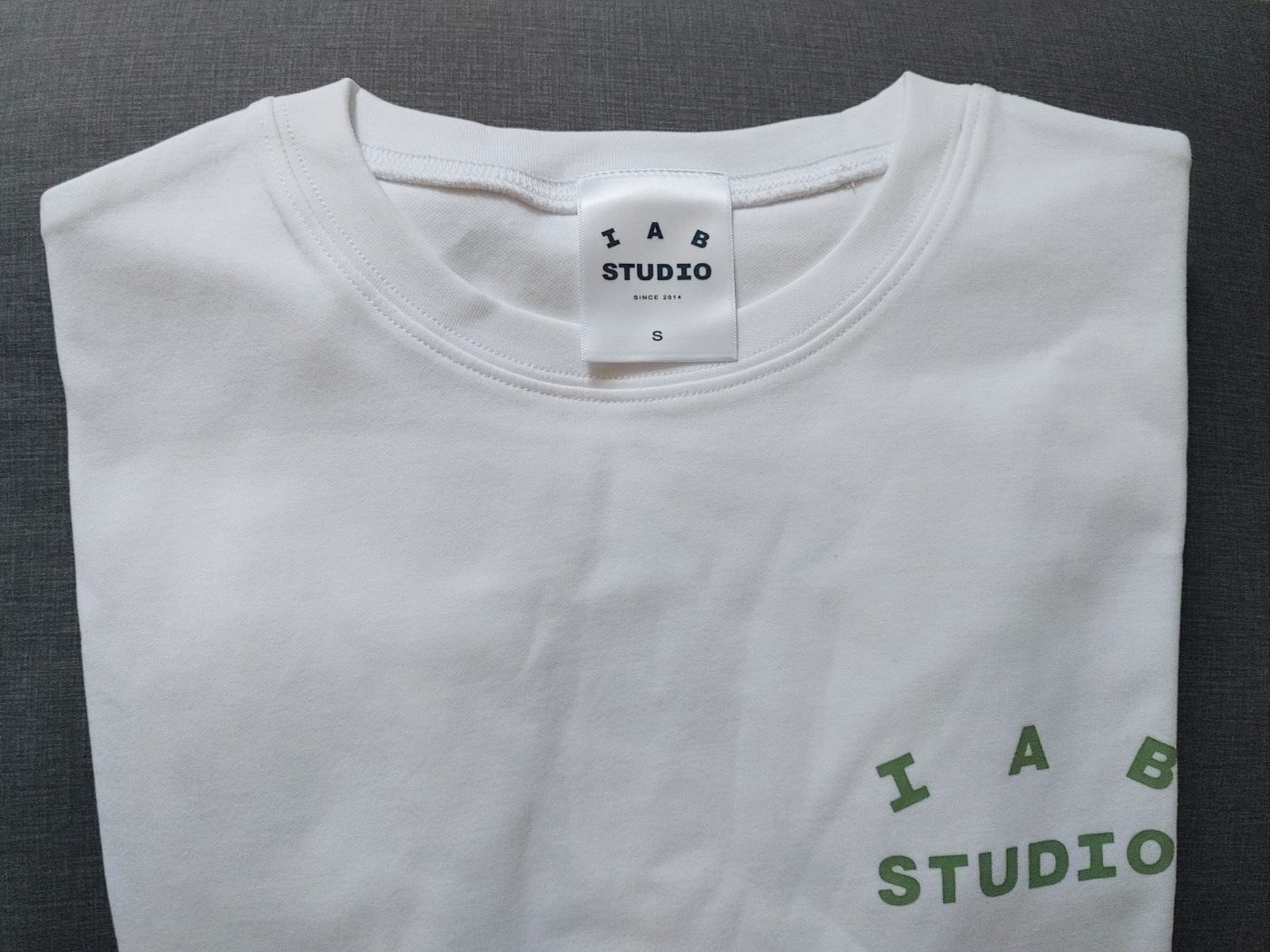 IAB Studio T-Shirt White Light Green 착용 스타일