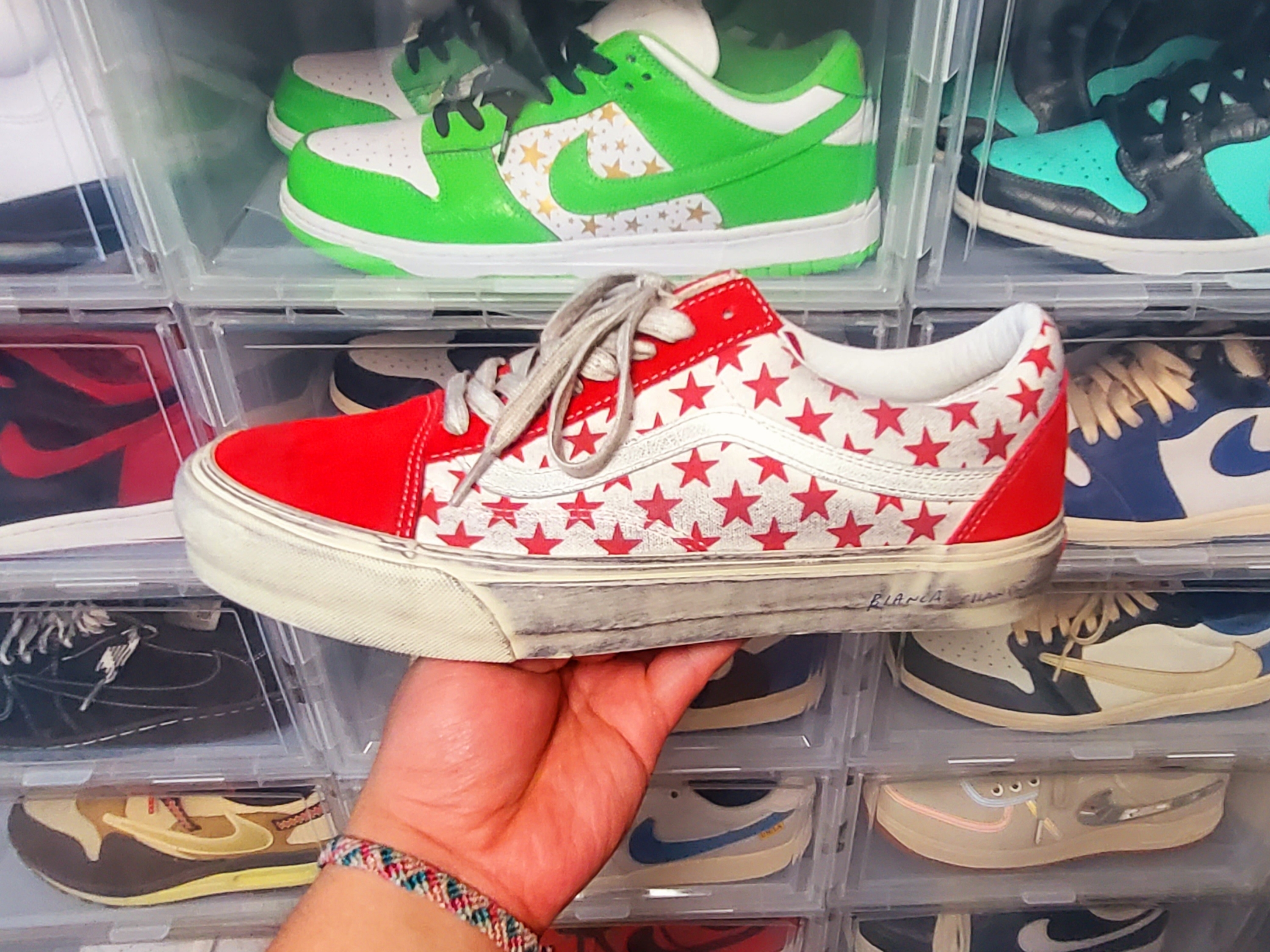 Vans Vault x Bianca Chandon Old Skool LX Stressed Red White 착용 스타일 - 2