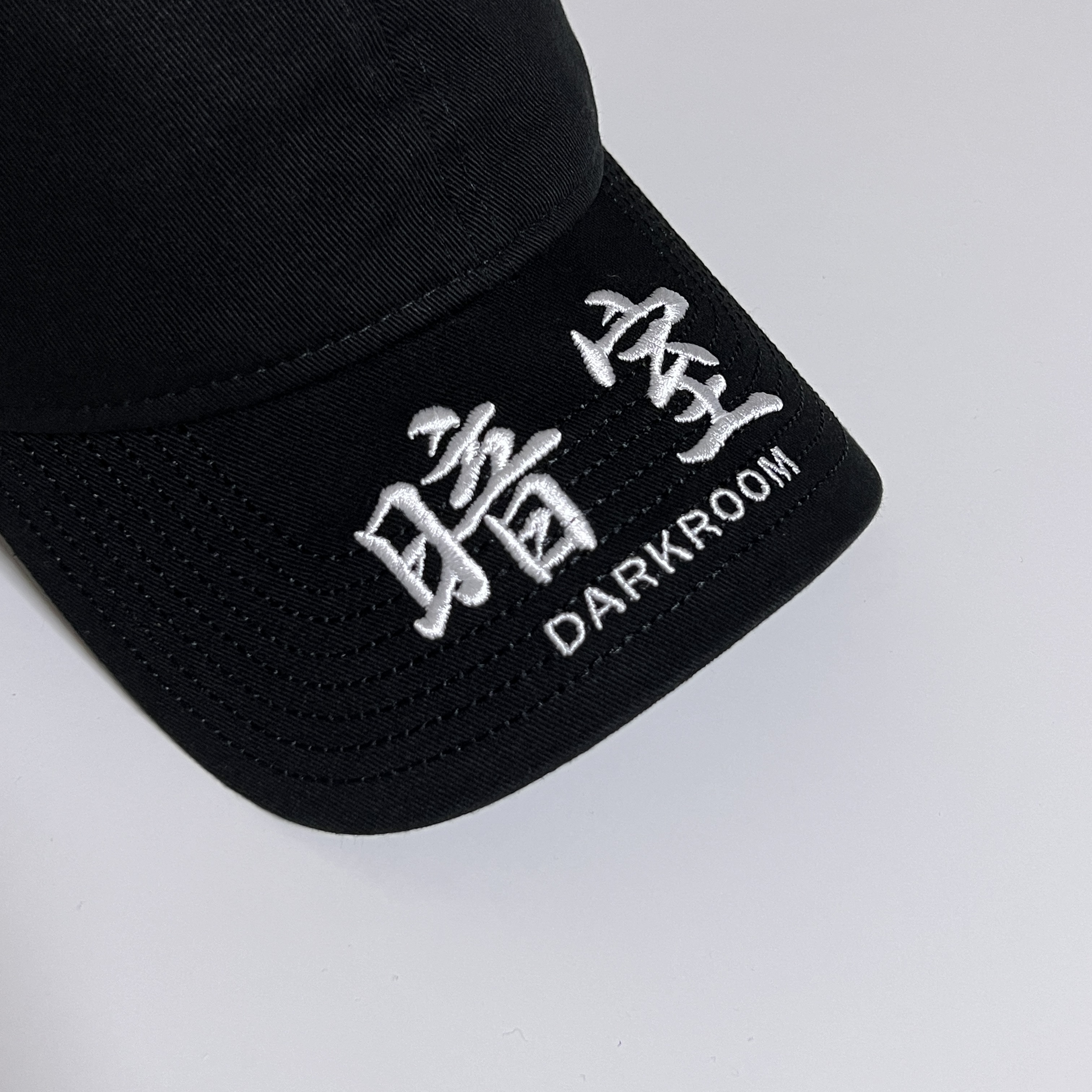 Darkr8m Studio x New Era Unstructured Ball Cap Black 착용 스타일 - 2