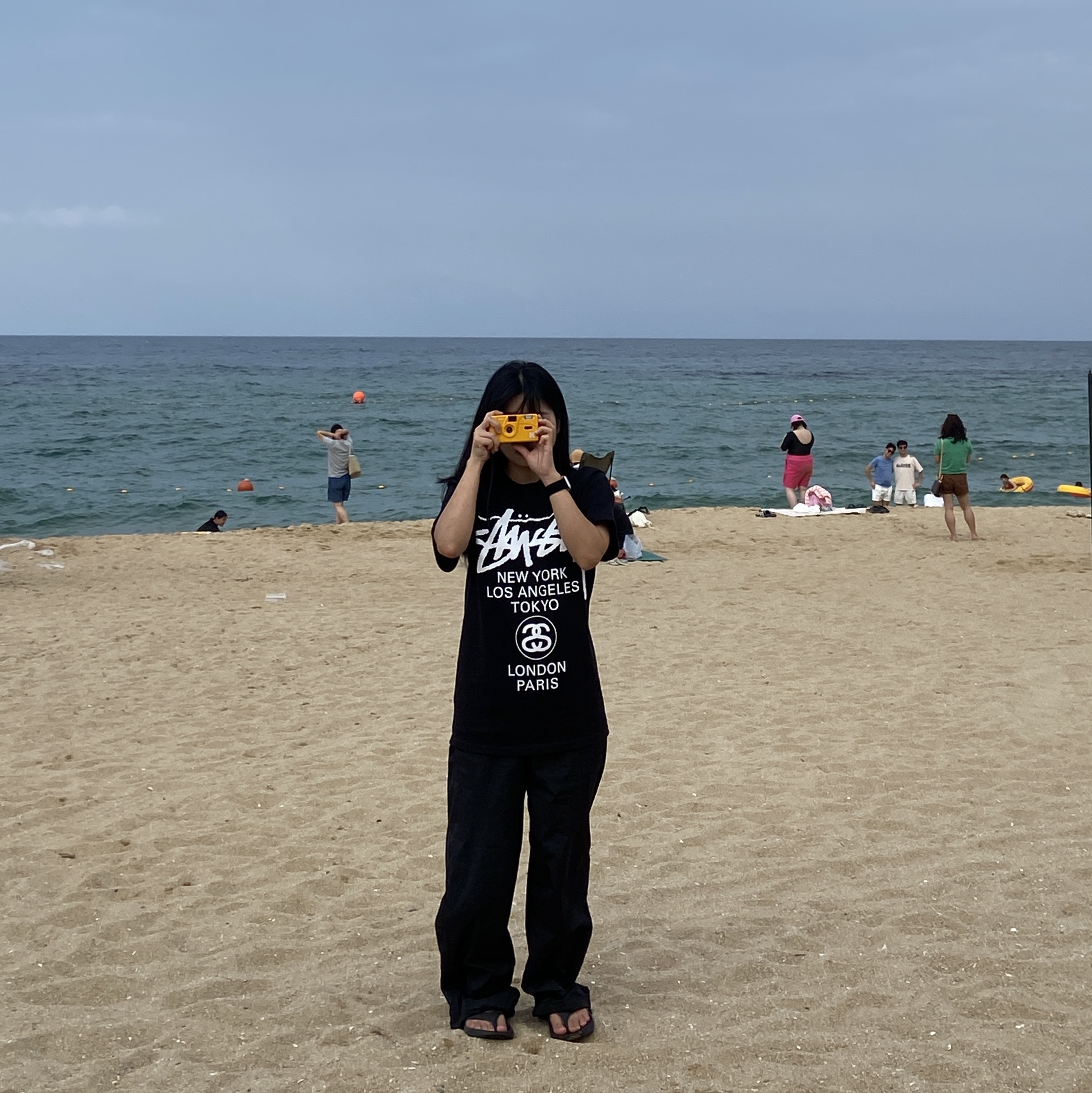Stussy World Tour T-Shirt Black, Oofos OOriginal Black 착용 스타일
