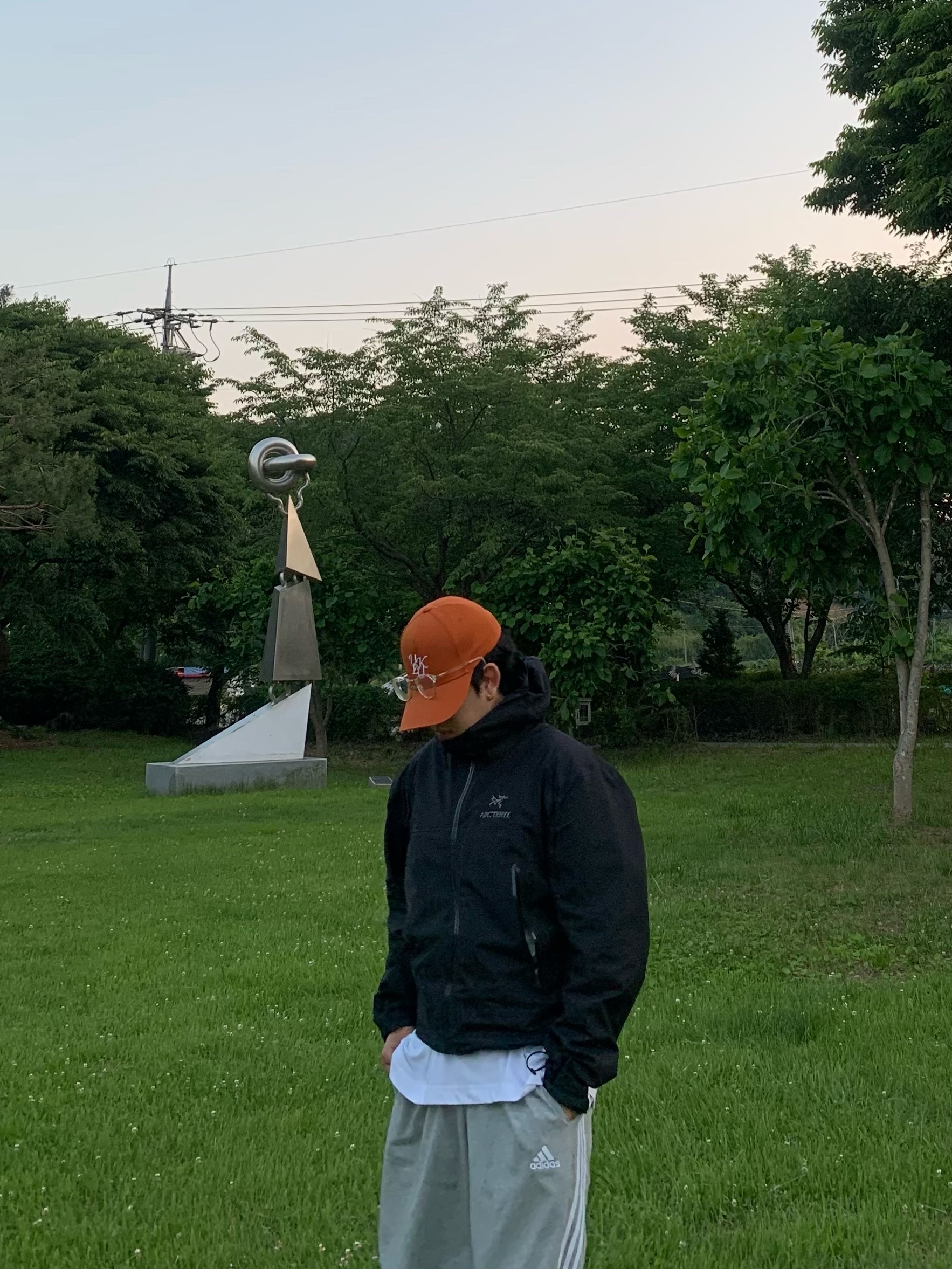 Arc'teryx Beta Jacket Black, Nike Air Force 1 '07 WB Flax 착용 스타일 - 5