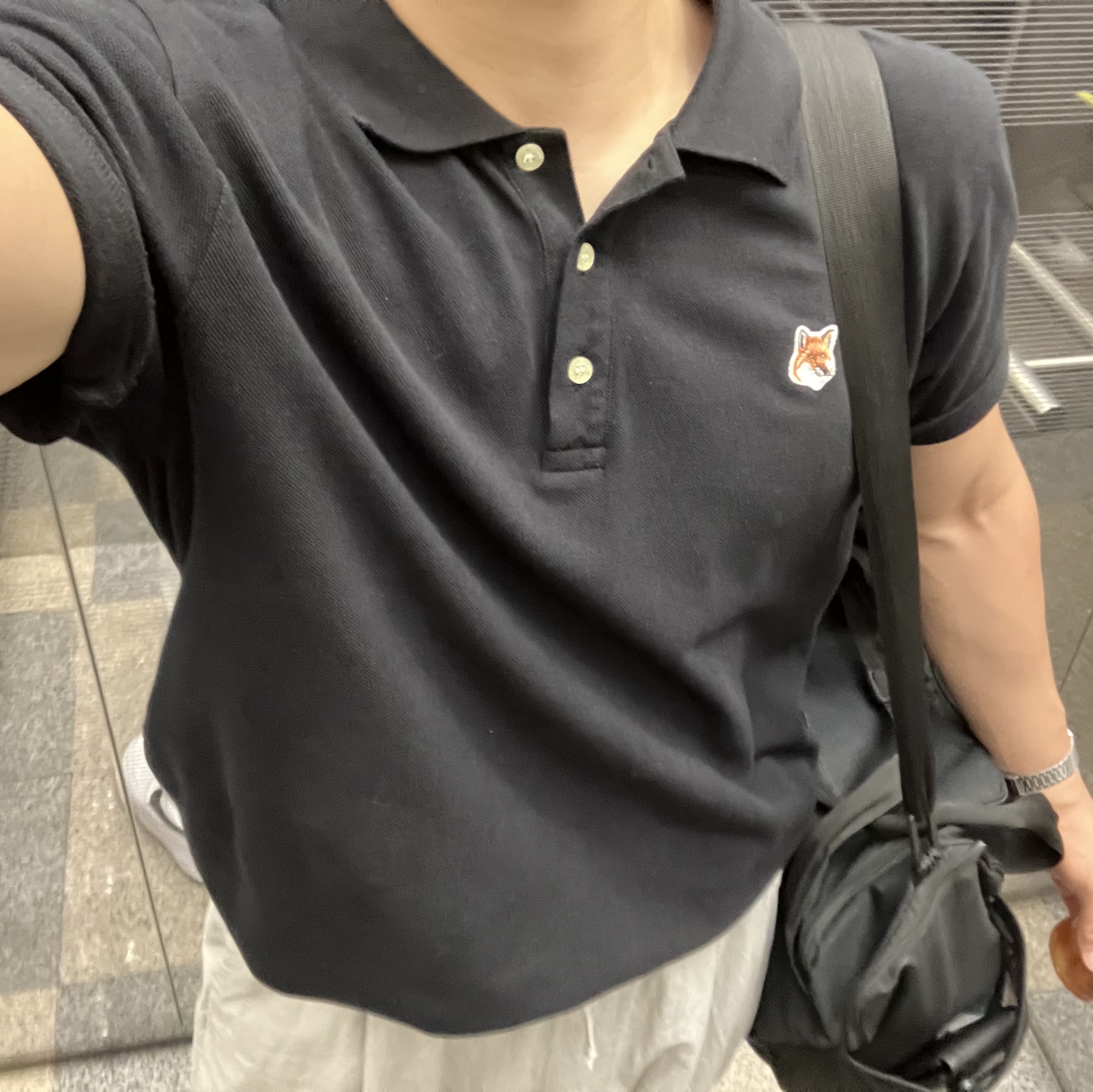 Maison Kitsune Fox Head Patch Classic Polo Black 착용 스타일