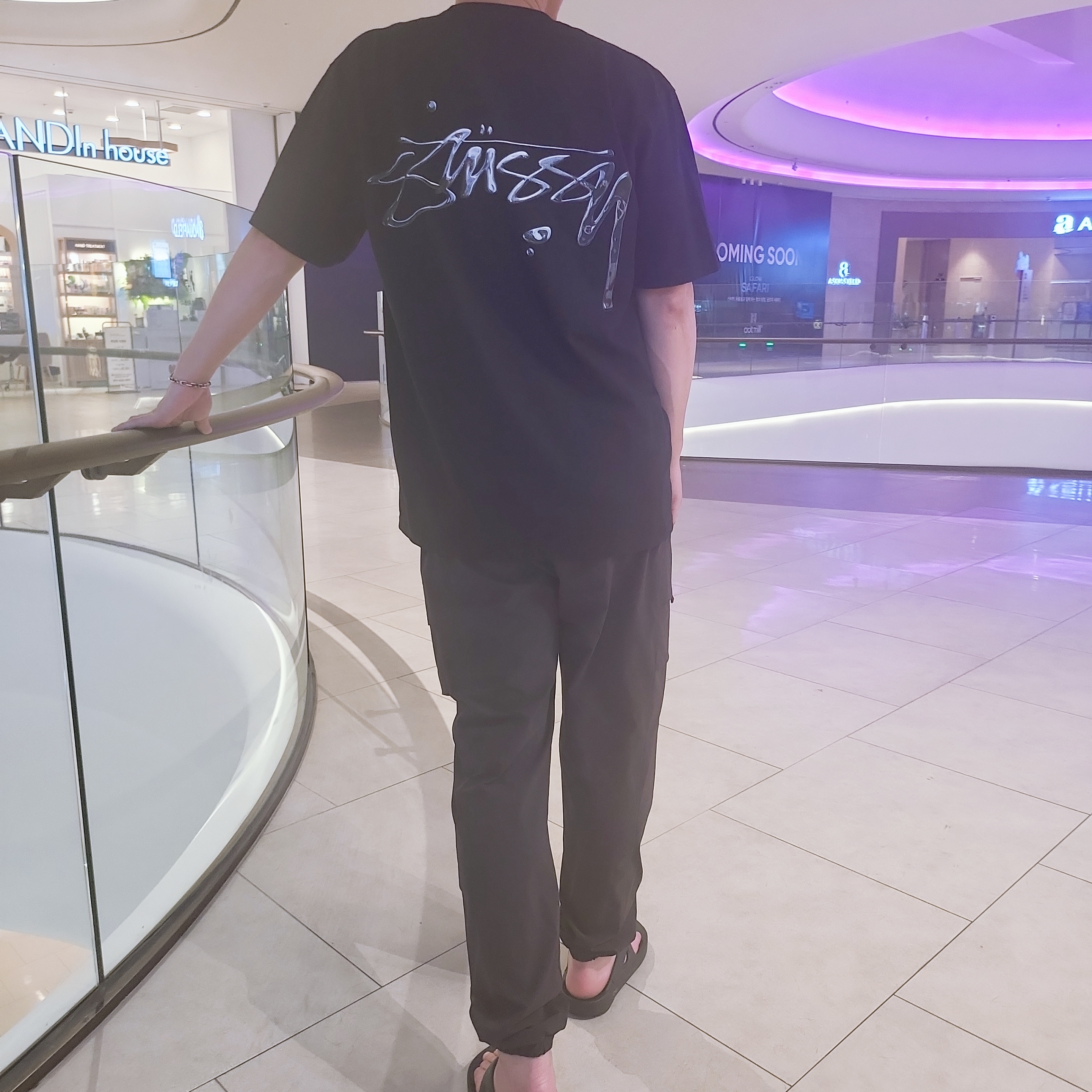 Stussy Mercury T-Shirt Black, Oofos OOriginal Black 착용 스타일 - 2