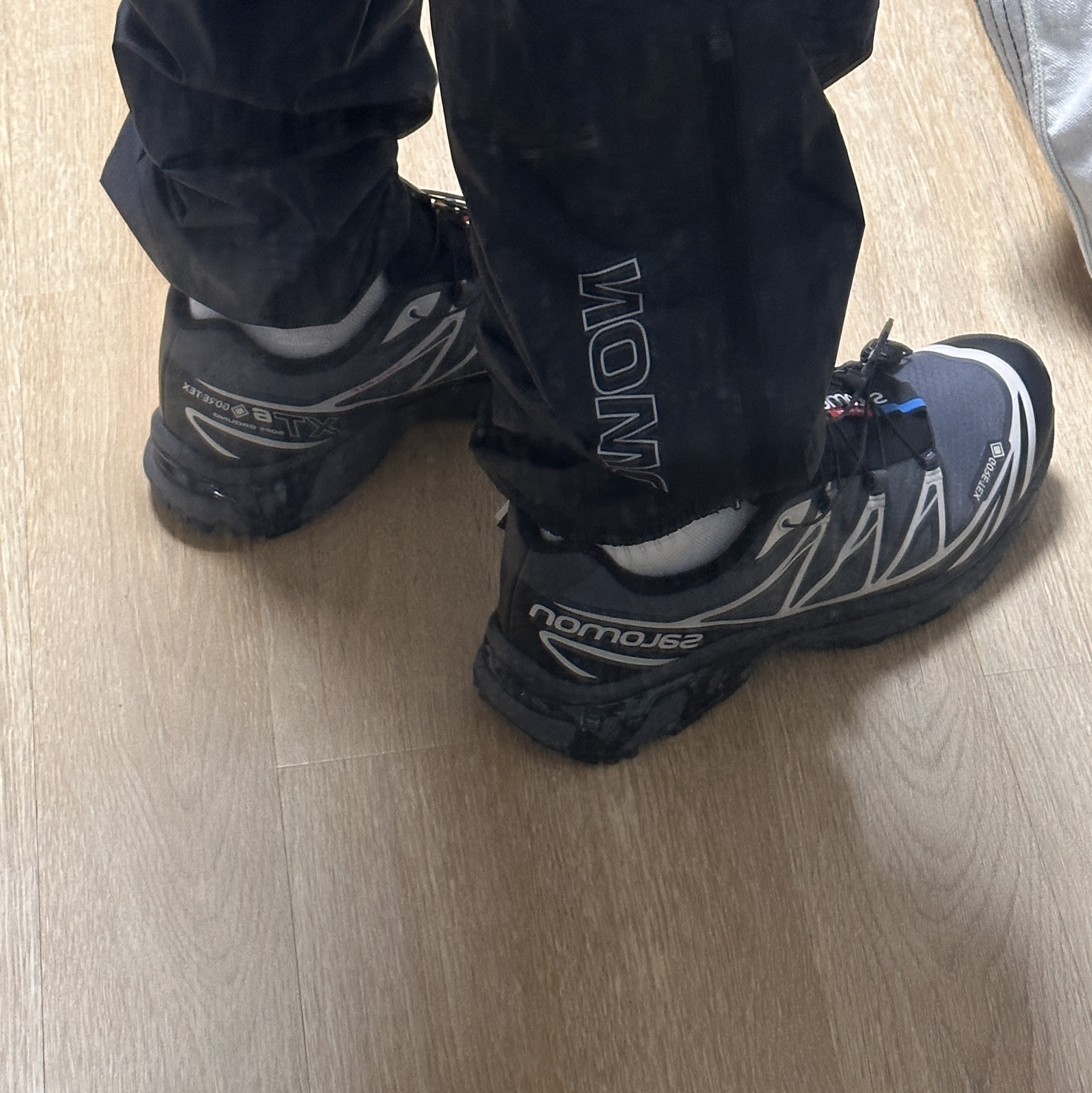 Salomon XT-6 Gore-Tex Black Ebony 착용 스타일