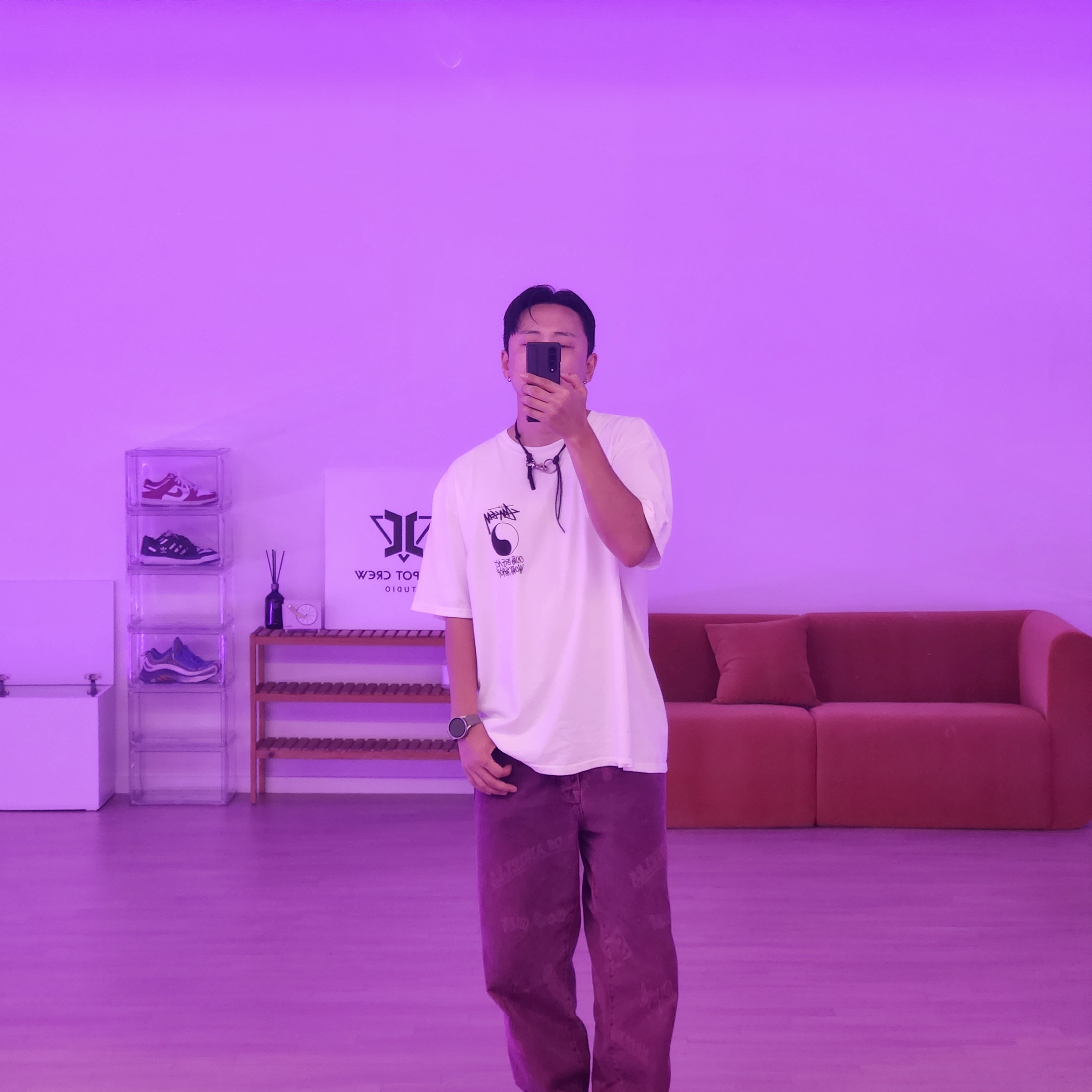 Stussy x Our Legacy Frame Pigment Dyed T-Shirt Natural, Stussy Worldwide Big OL' Jeans Fuchsia 착용 스타일