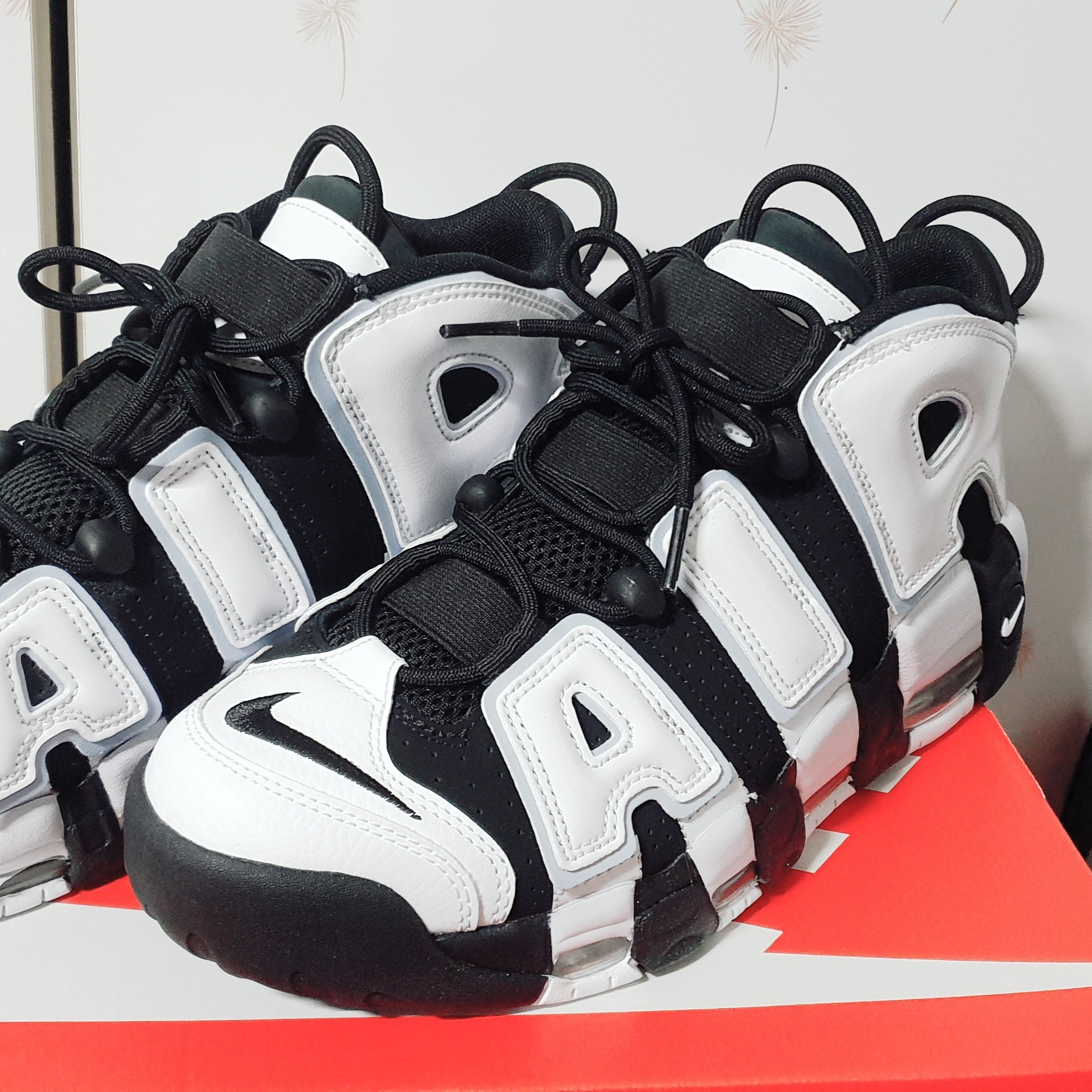 Nike Air More Uptempo 96 Cobalt Bliss 착용 스타일