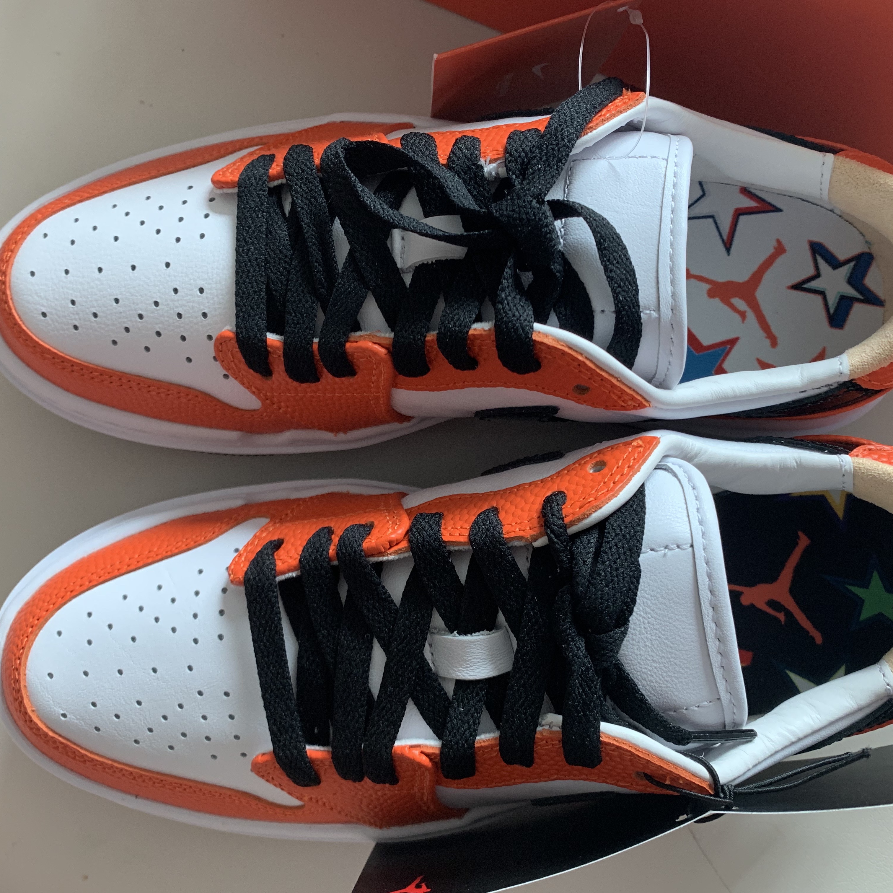 (W) Jordan 1 Elevate Low SE Brilliant Orange White 착용 스타일 - 3