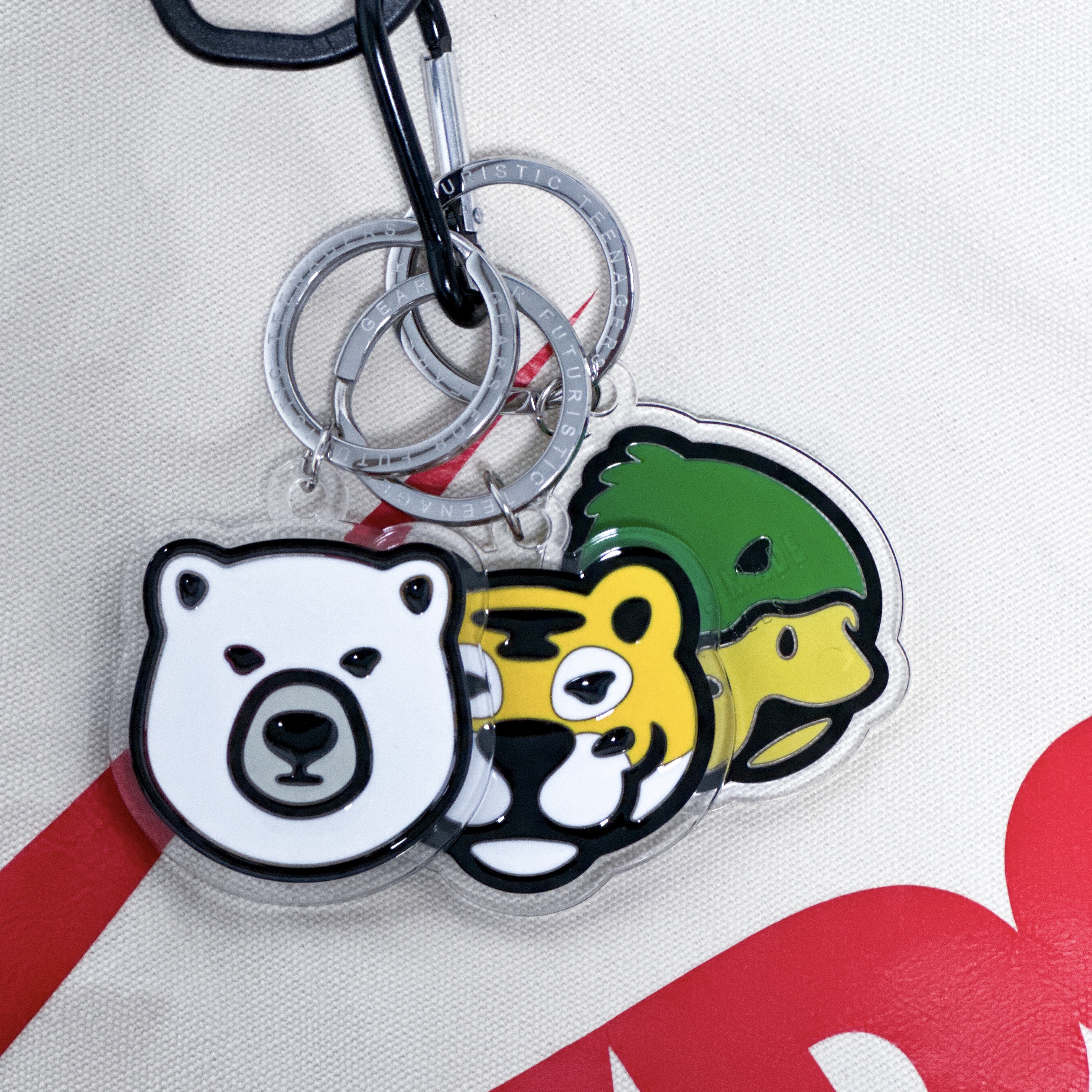 Human Made Acrylic Animal Keyring Yellow, Human Made Acrylic Animal Keyring White 착용 스타일