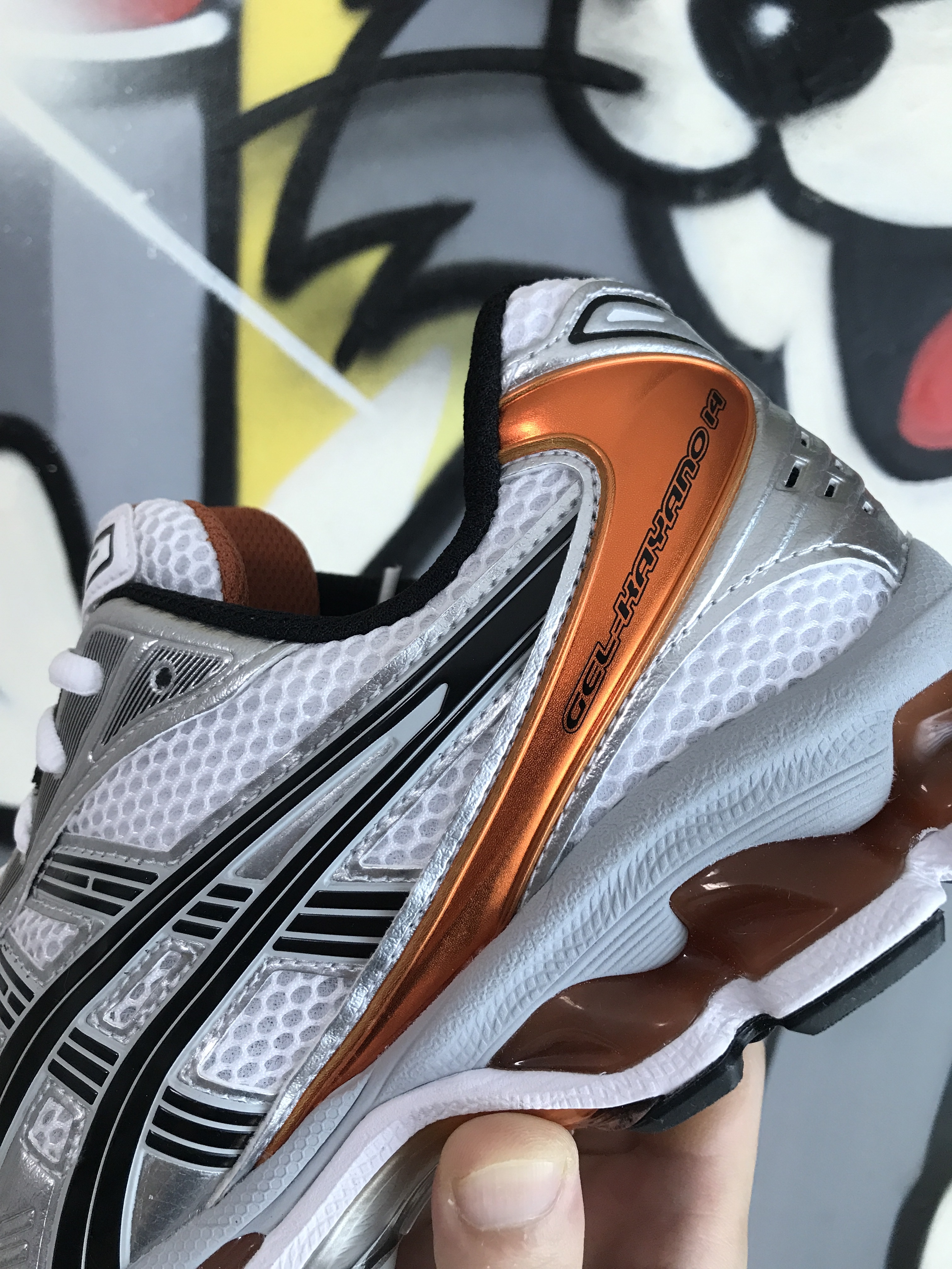 Asics Gel-Kayano 14 White Piquant Orange 착용 스타일 - 2