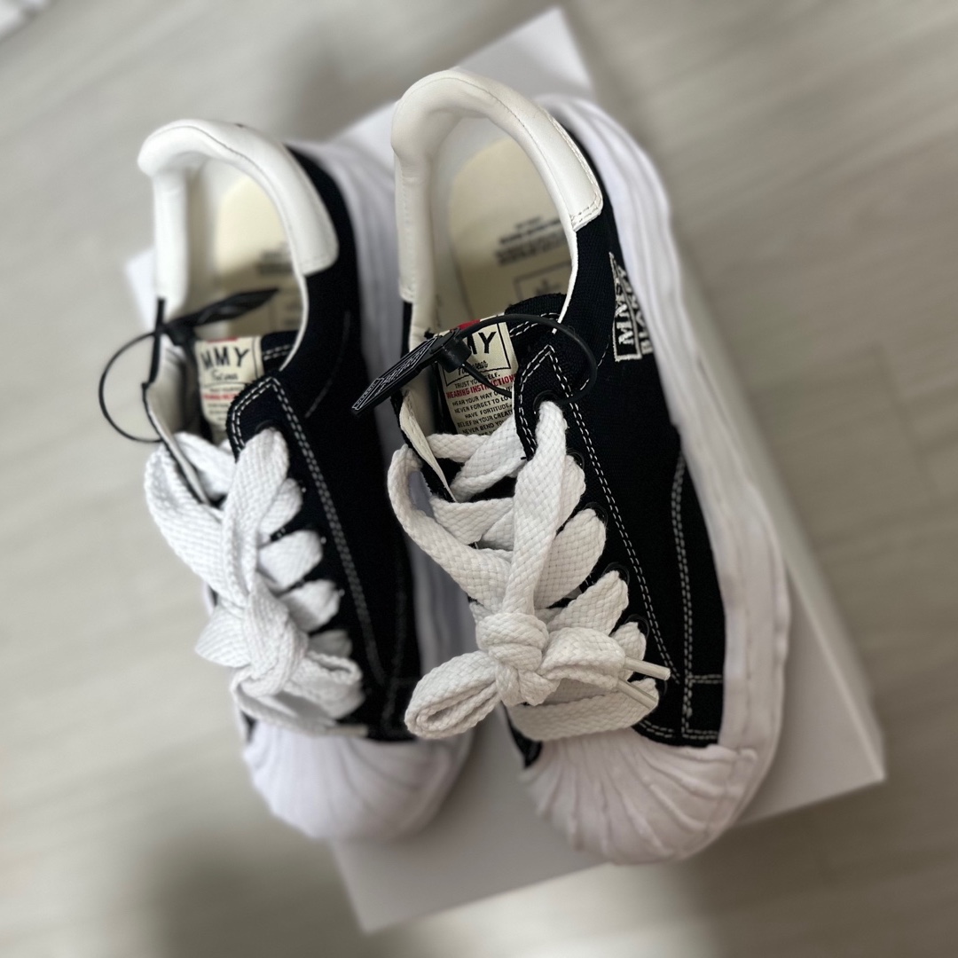 Maison Mihara Yasuhiro Blakey OG Sole Canvas Low-top Sneakers Black White 착용 스타일