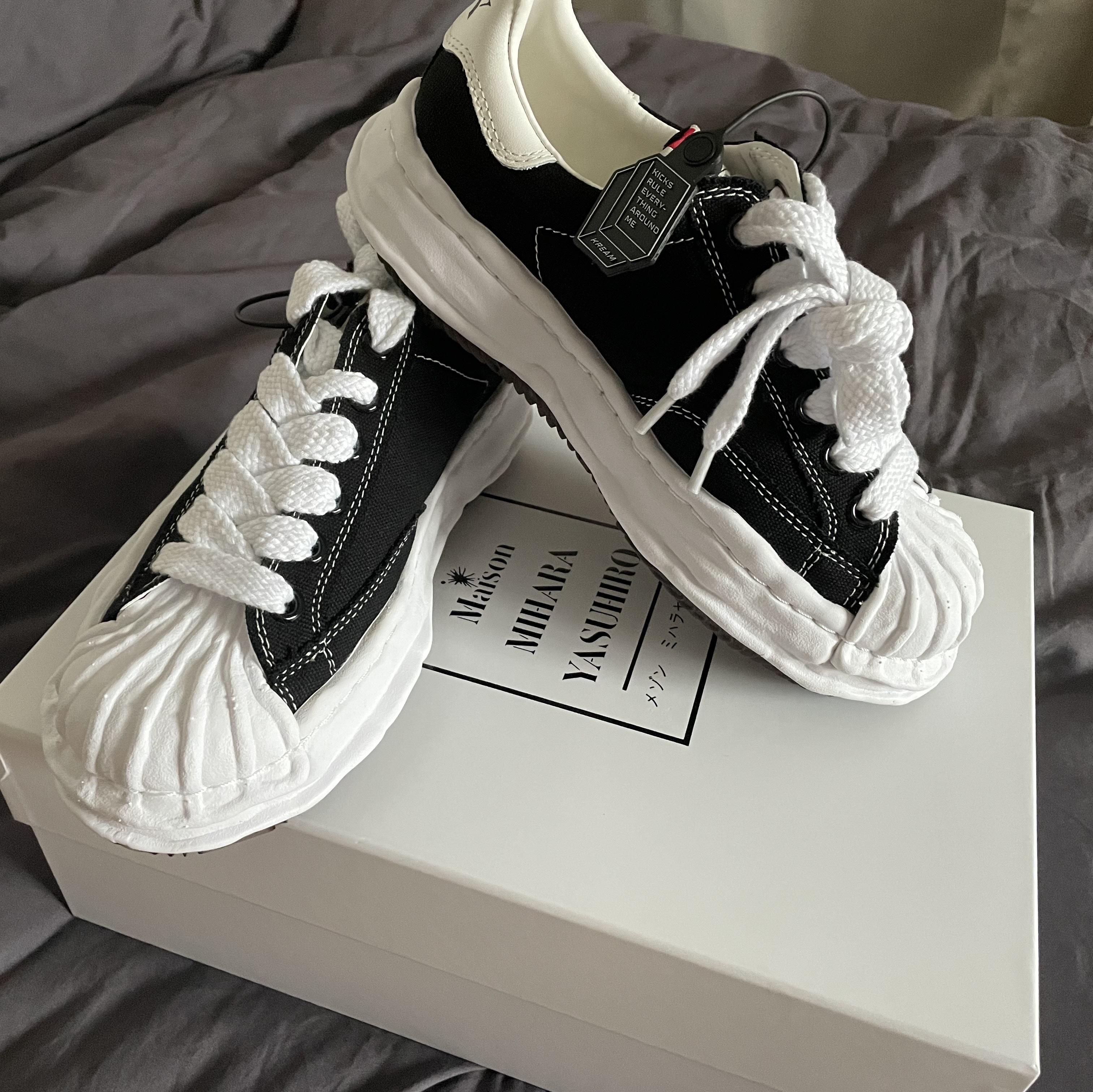 Maison Mihara Yasuhiro Blakey OG Sole Canvas Low-top Sneakers Black White 착용 스타일