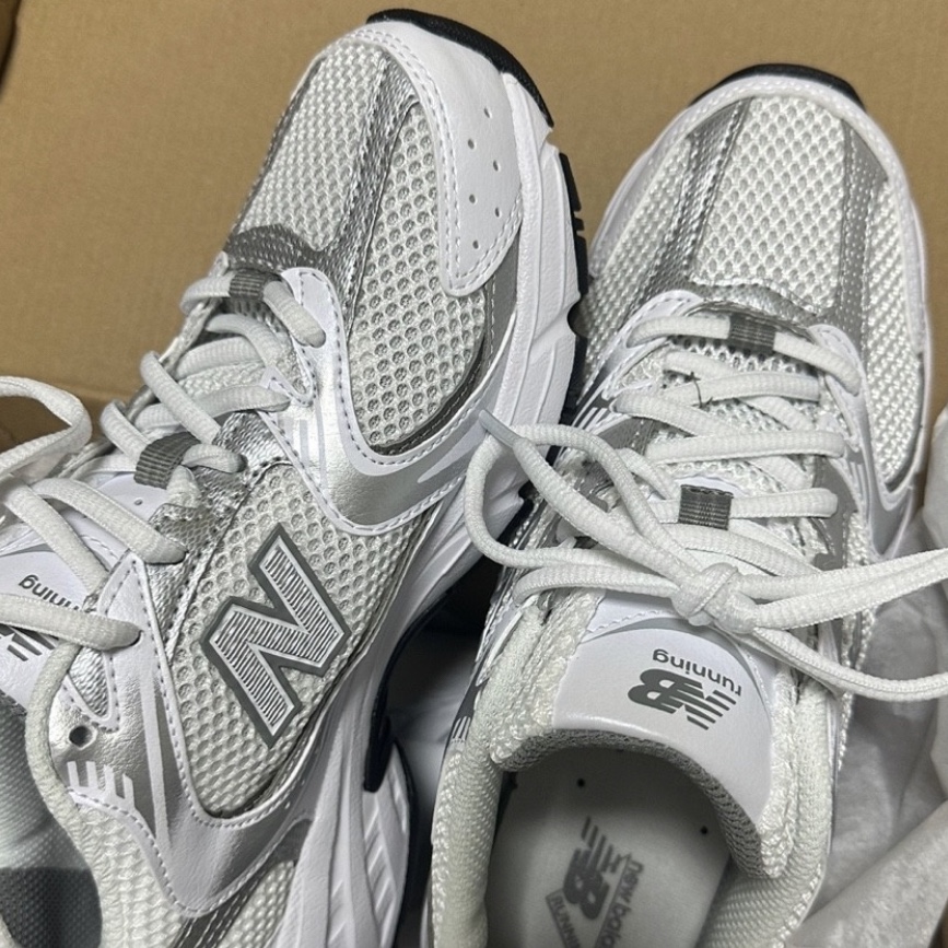 New Balance 530 White Silver 착용 스타일