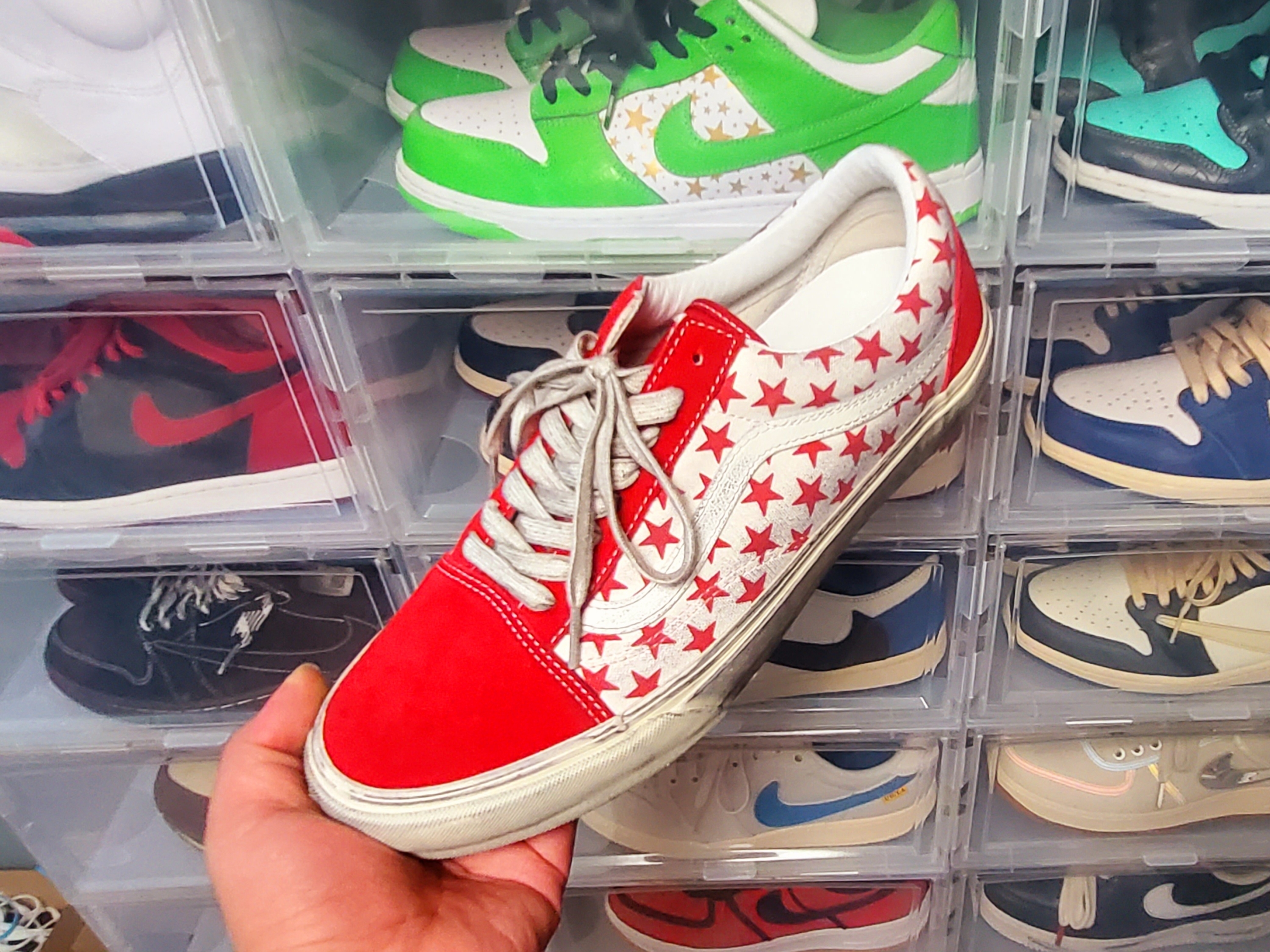 Vans Vault x Bianca Chandon Old Skool LX Stressed Red White 착용 스타일 - 1