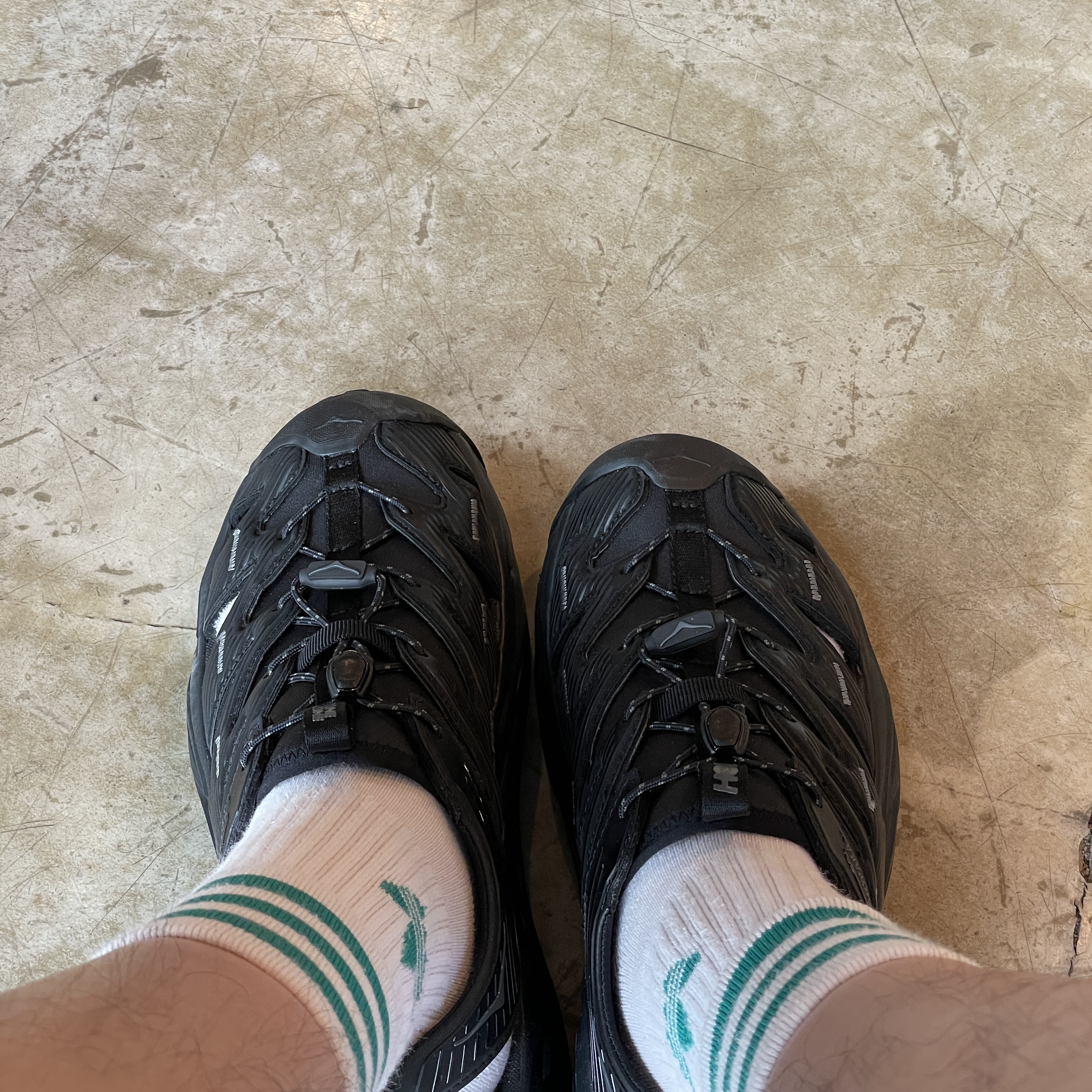 Hoka Hopara Black 착용 스타일 - 1