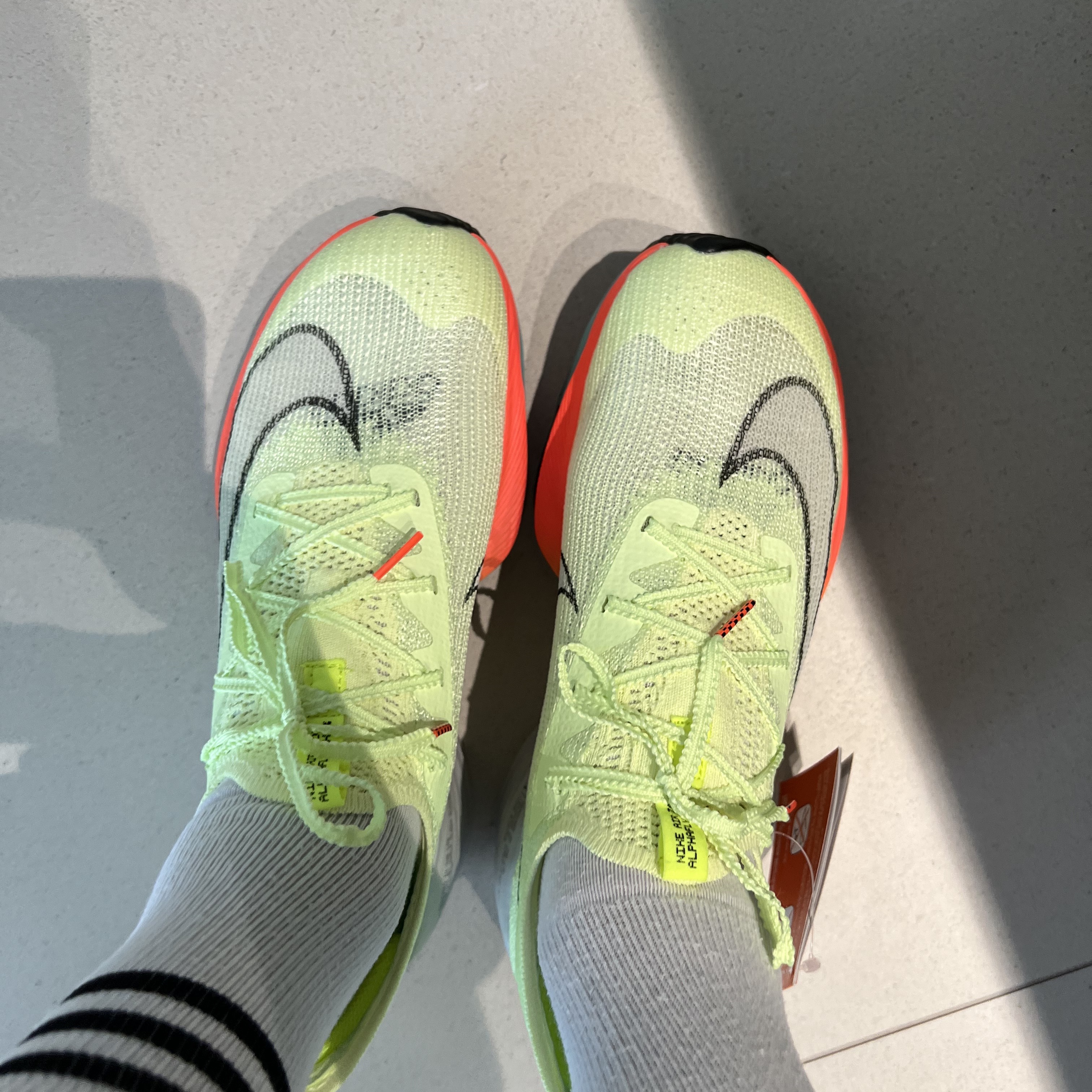 Nike Air Zoom Alphafly Next% Barely Volt 착용 스타일