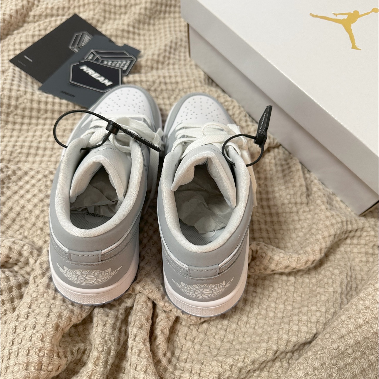 (W) Jordan 1 Low White Wolf Grey 착용 스타일 - 3
